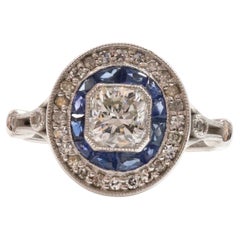 Bague en platine avec diamant radiant, saphirs et diamants ronds