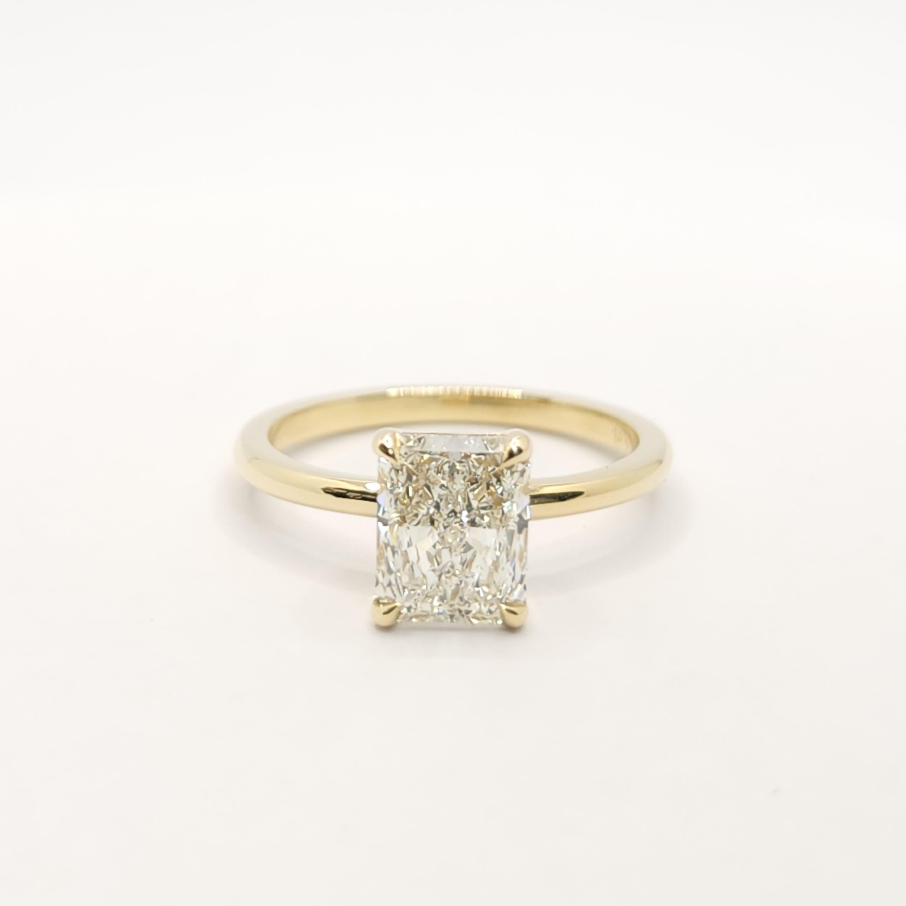 Radiant Diamond Solitaire Ring For Sale 2