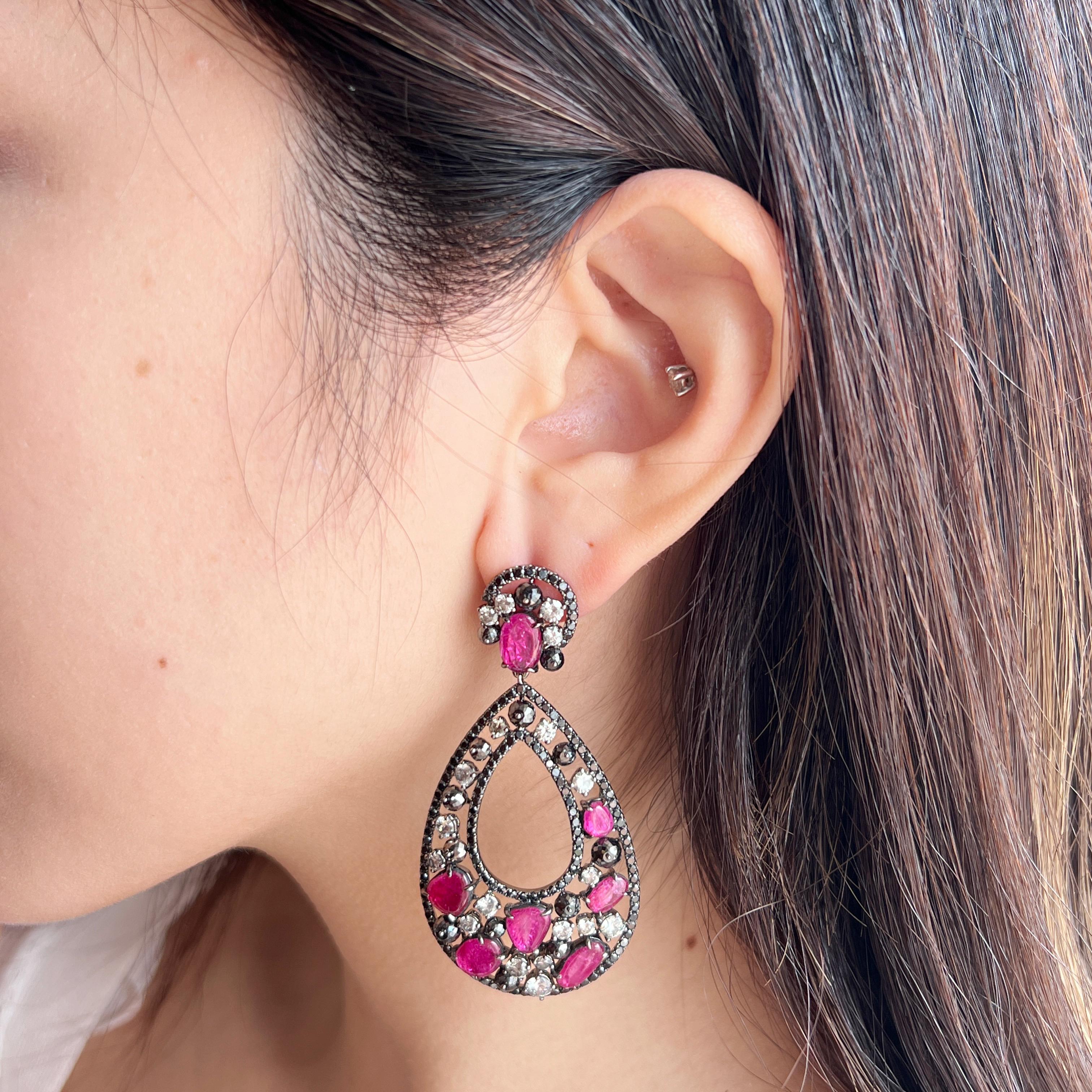 Radiant Elegance 12.25 Carat Vivid Red Ruby & 15 Carat Diamonds 18K earrring In New Condition For Sale In Hung Hom, HK