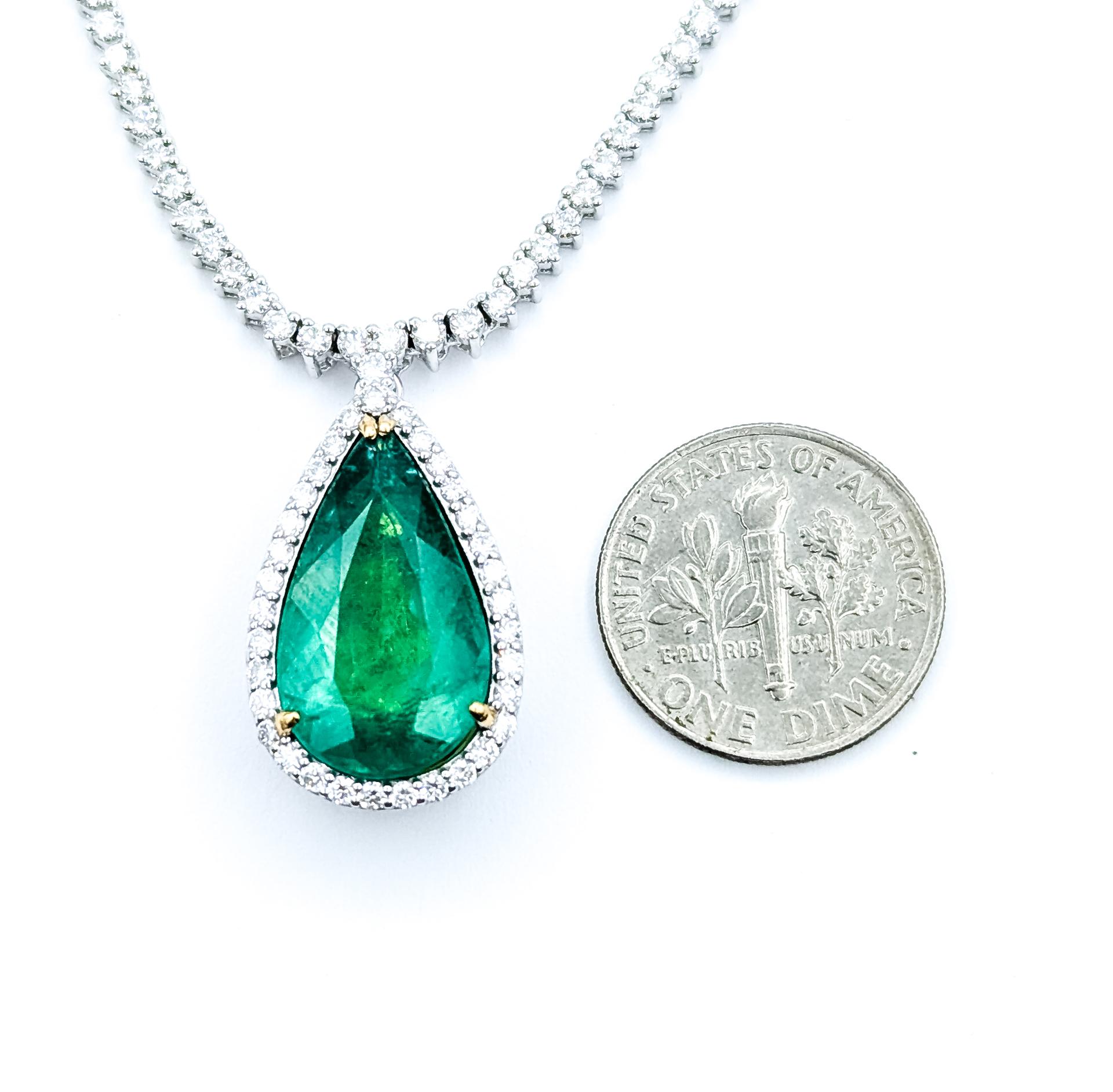 Collar de Tenis con Gota de Esmeralda Radiante y Diamantes en Platino y Oro Amarillo de 18k en Excelente estado para la venta en Bloomington, MN