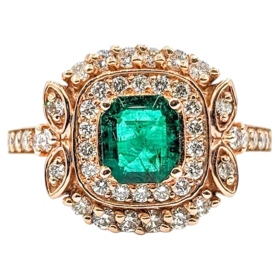 Anillo Halo de Esmeralda Radiante y Diamante en Oro Rosa de 14k