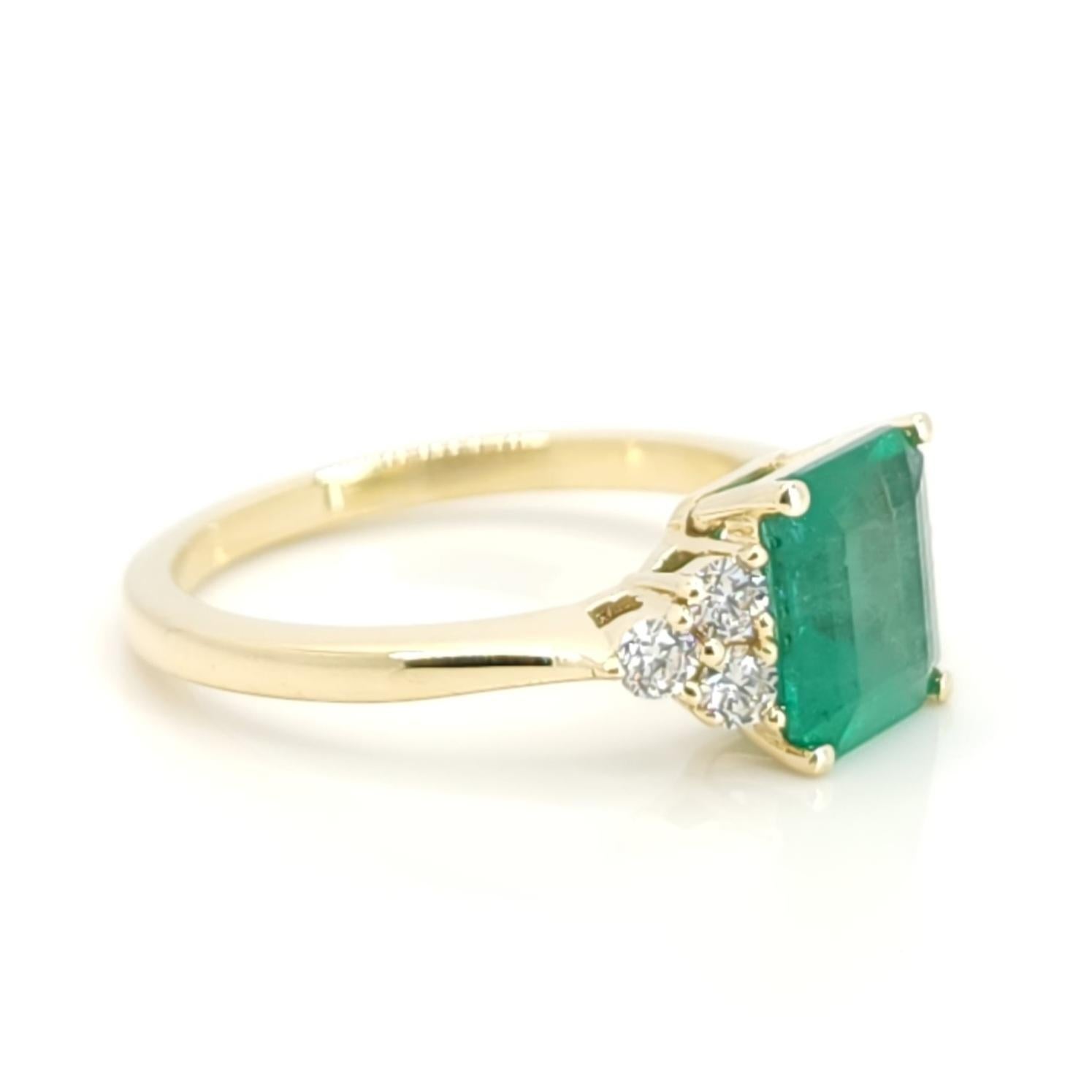 Radiant Emerald wedding Ring For Sale 6