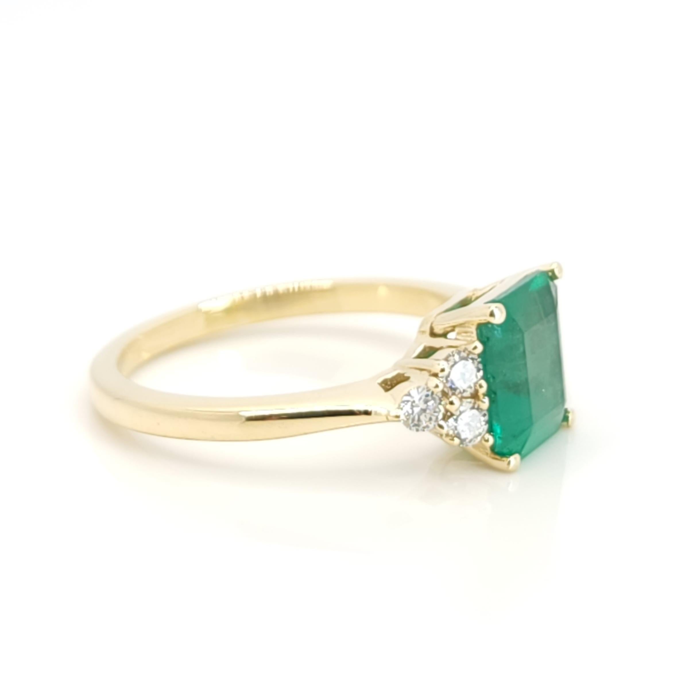 Modern Radiant Emerald wedding Ring For Sale