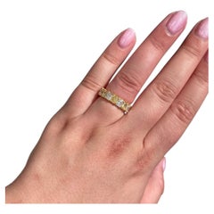 Bracelet éternel radiant Fancy Yellow  Sunlit Royal Radiance Signature Diamond Ring (bague à diamants)