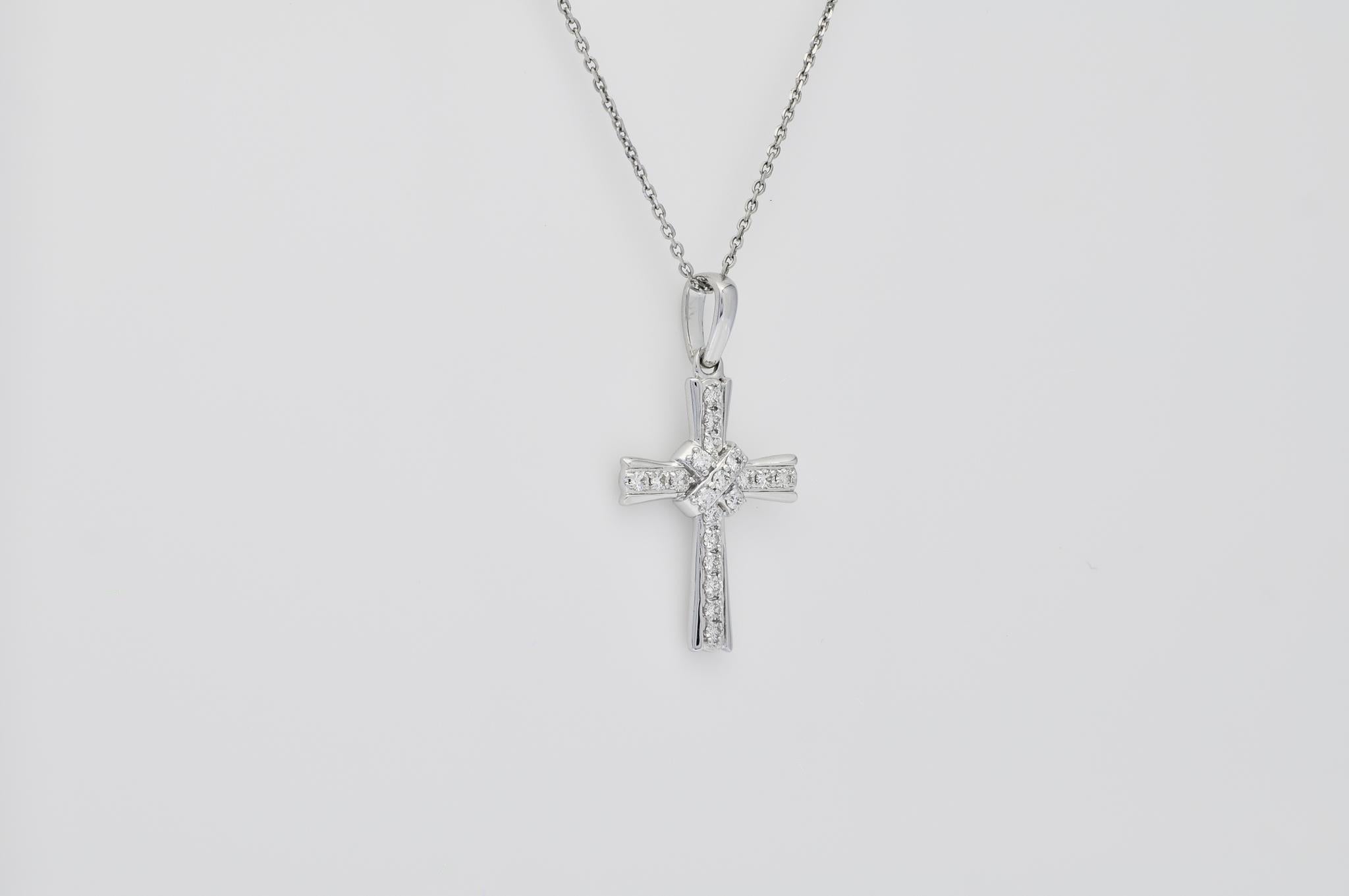 Classical Greek Natural Diamonds 0.25 carats 18k White Gold Cross Chain Pendant Necklace  For Sale