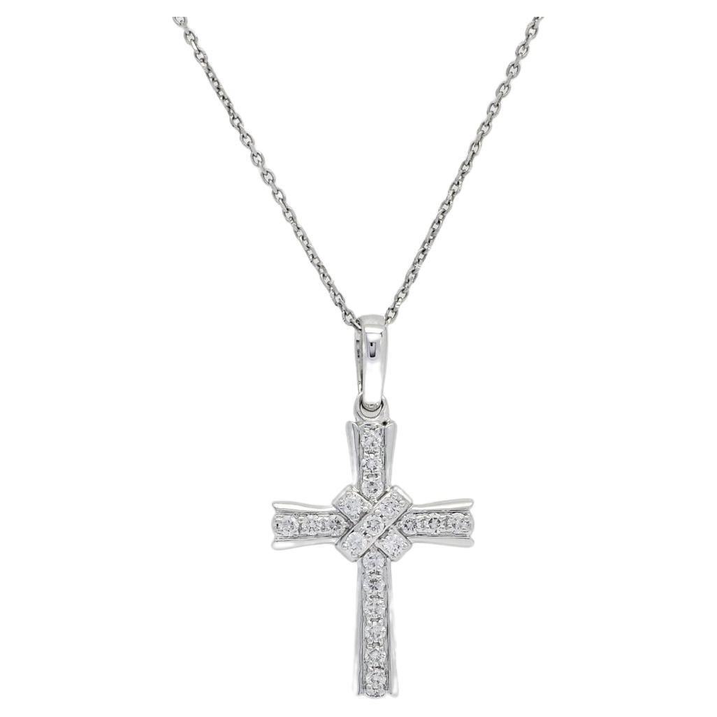 Natural Diamonds 0.25 carats 18k White Gold Cross Chain Pendant Necklace  For Sale