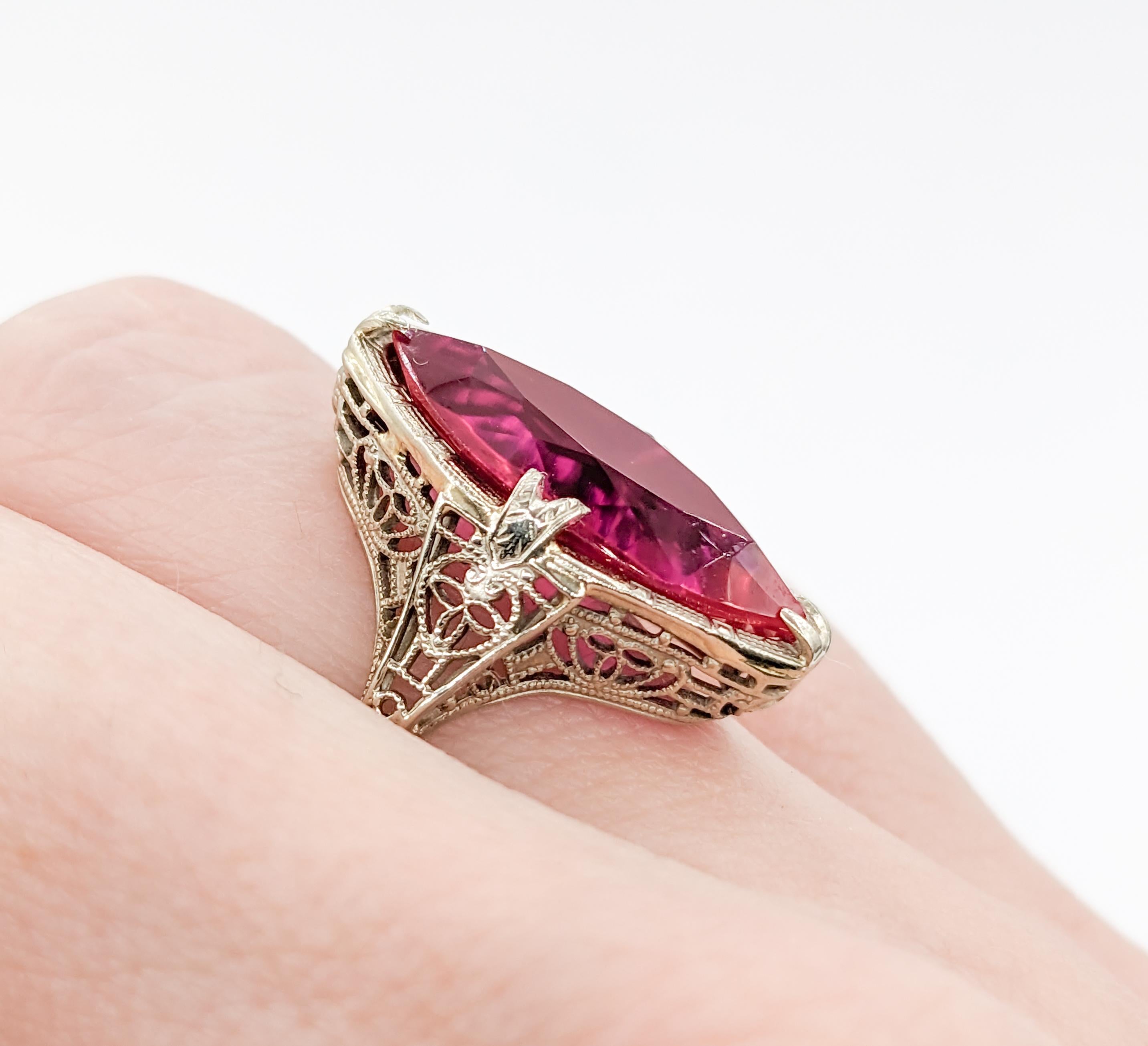 Art-Déco-Ring mit strahlendem filigranem und synthetischem Rubin Damen