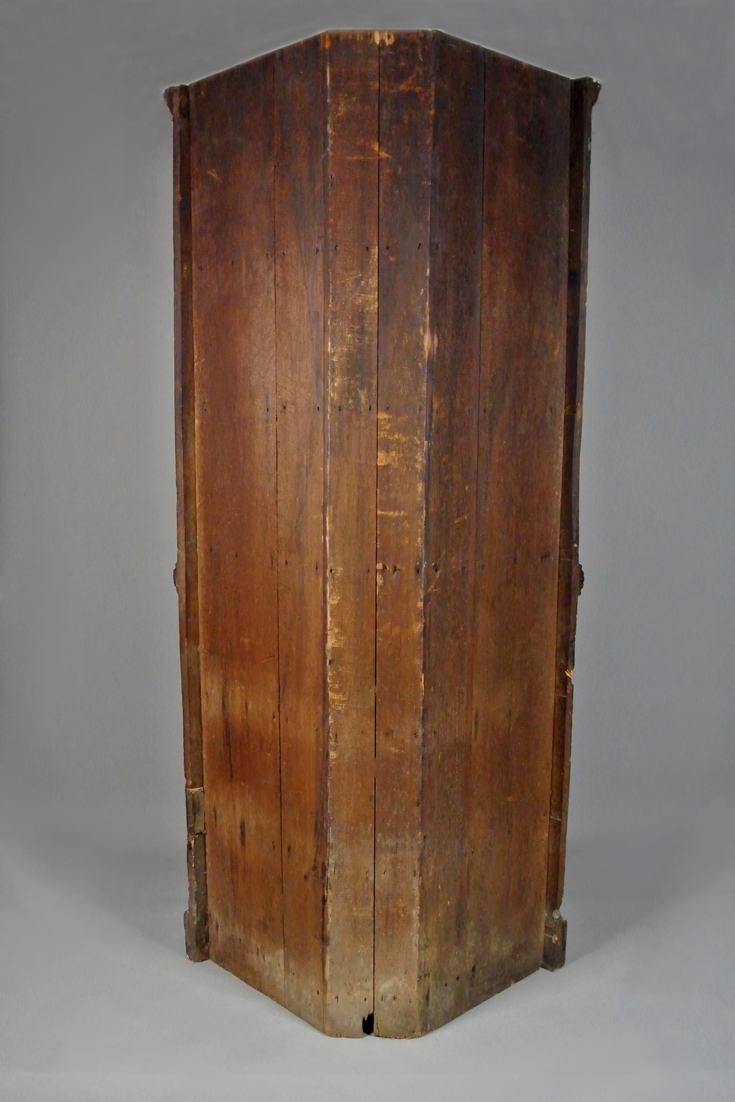 Radiant George III Solid Elm Corner Cupboard c. 1800 For Sale 4