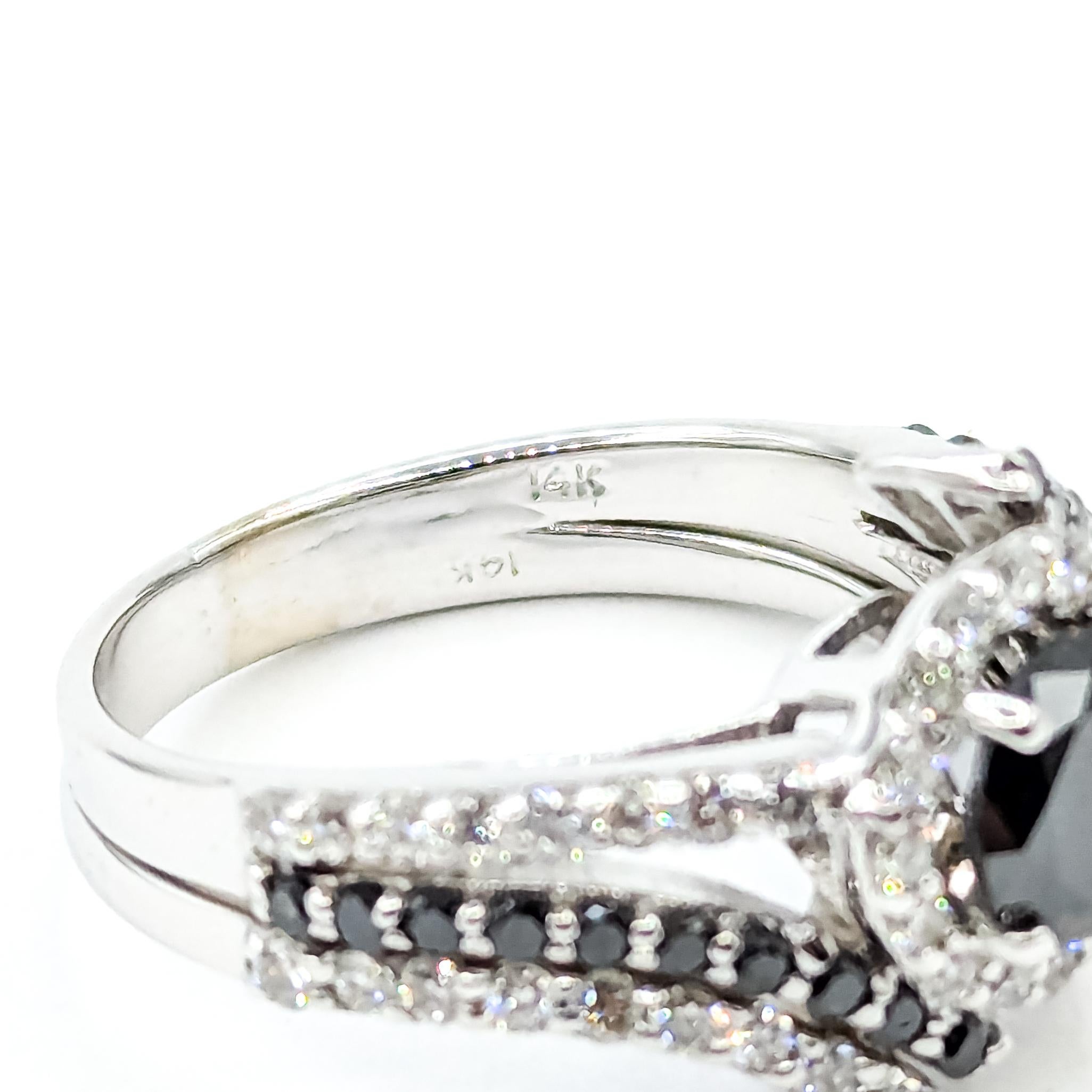 Radiant Halo Black & White Diamond Ring in 14k en venta 4