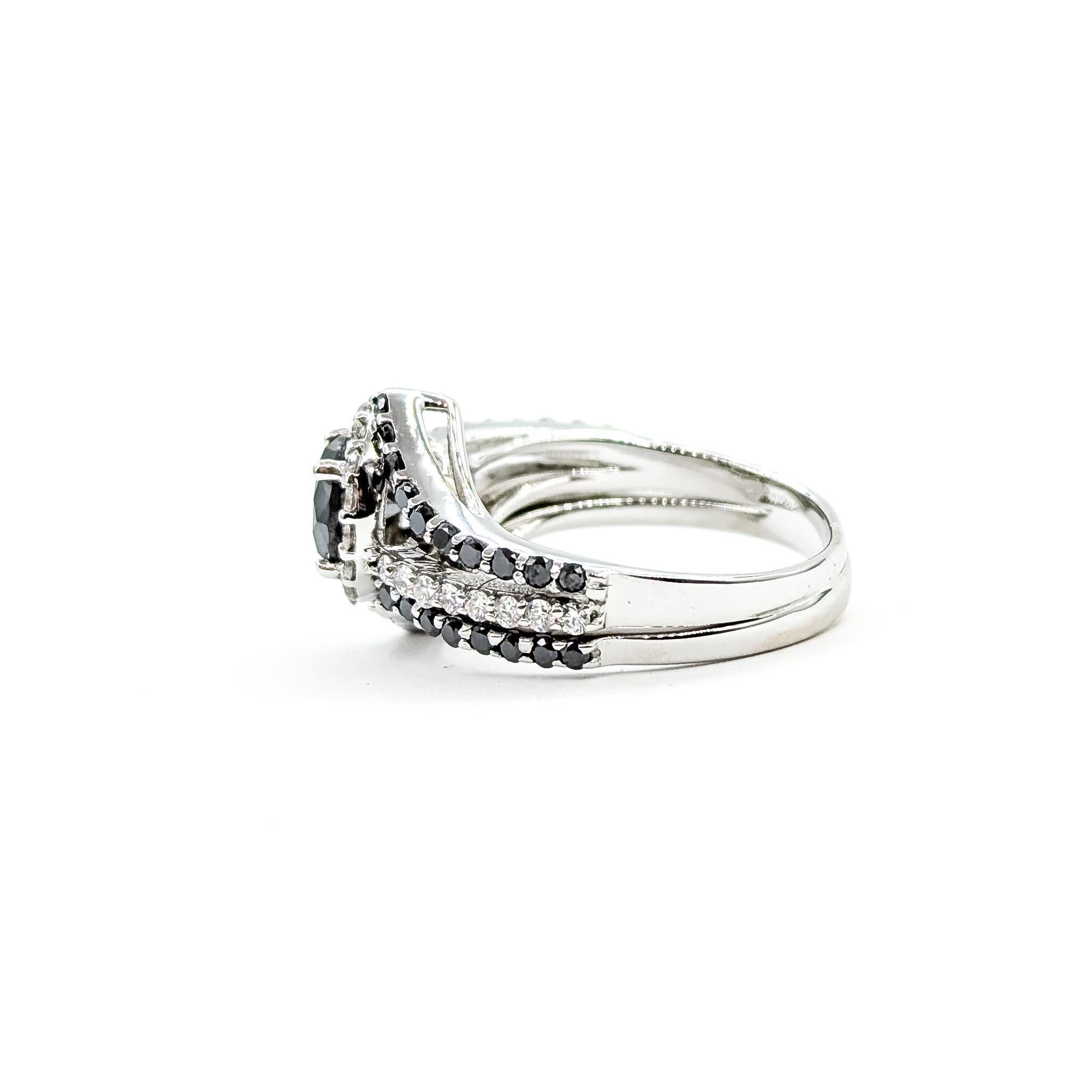 Radiant Halo Black & White Diamond Ring in 14k en venta 3