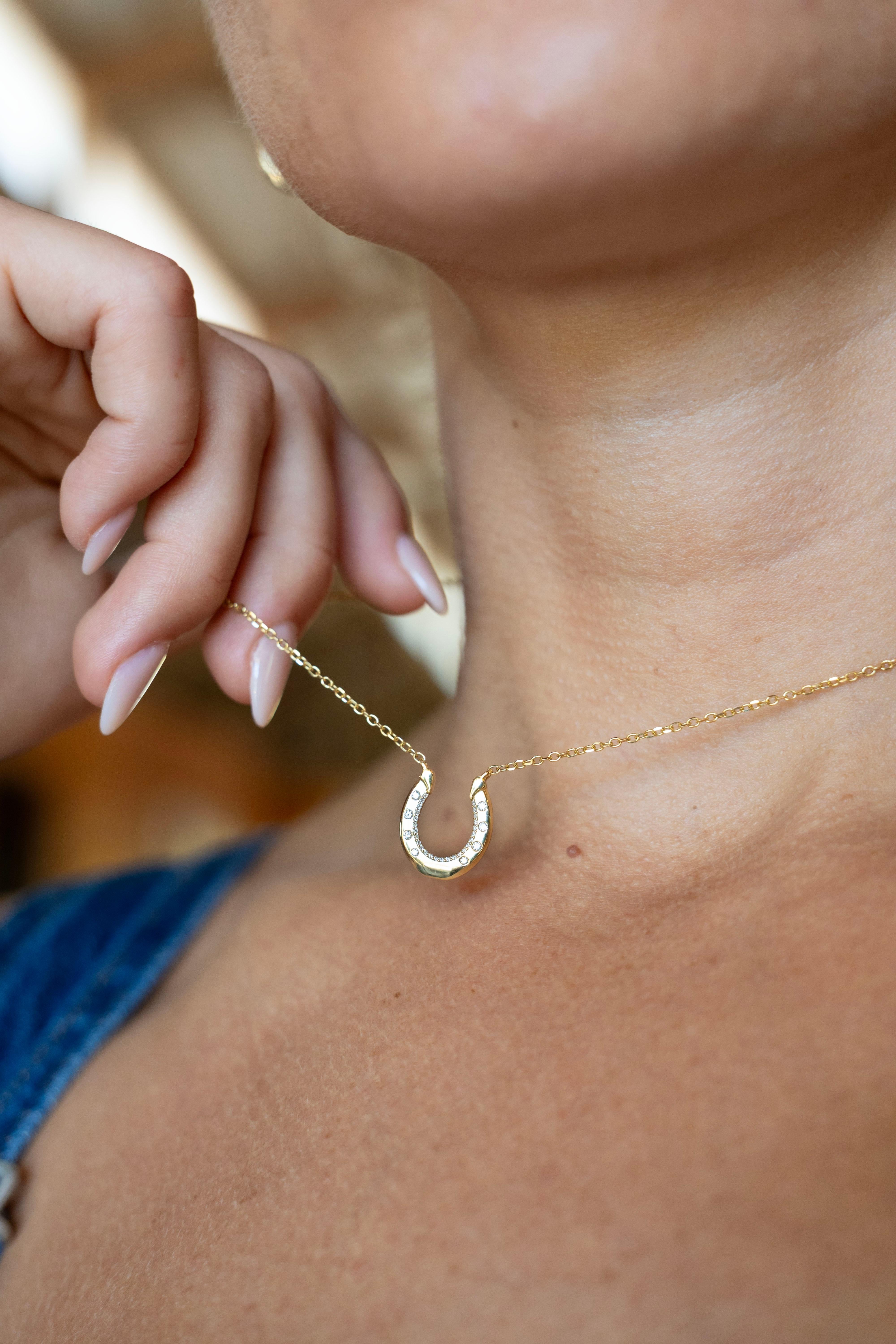 Collana equestre con talismano dello zoccolo radiante In condizioni Nuovo in vendita a Atlanta, GA