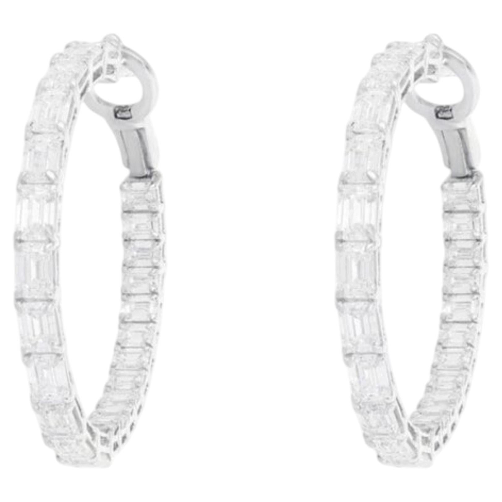 Boucles d'oreilles créoles en or blanc 18 carats avec un diamant taille émeraude de 0,52 ct