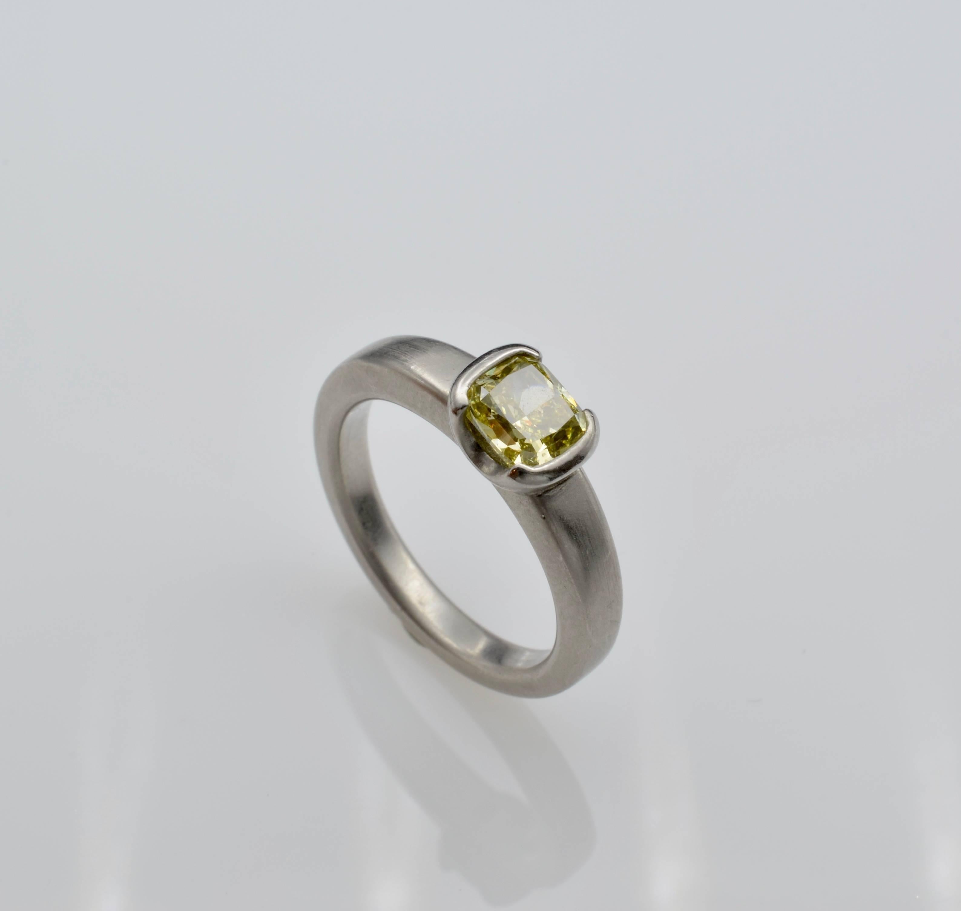 Women's or Men's GIA Certified Yellow Diamond Radiant Lemon Platinum Ring
