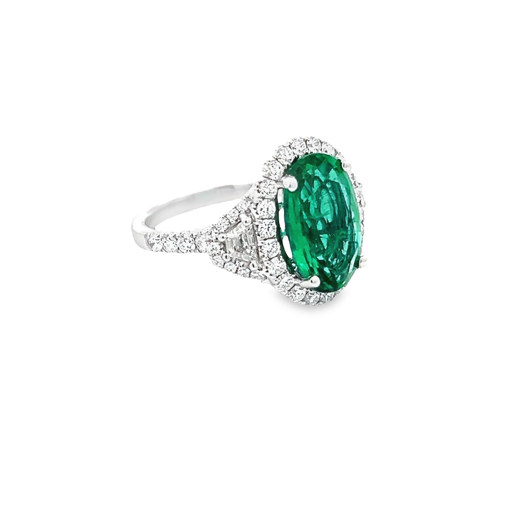 Radiant Lush Smaragd & glitzernder Diamantring im Zustand „Neu“ im Angebot in Great Neck Plaza, NY