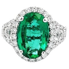 Radiant Lush Emerald & Glittering Diamond Ring