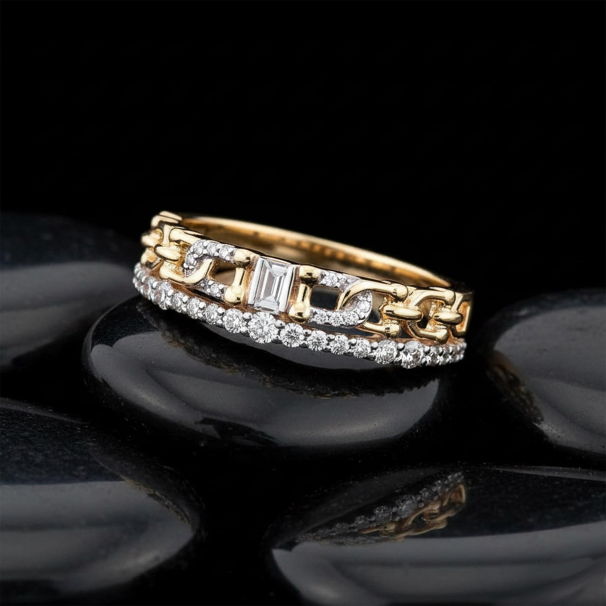 Im Angebot: Radiant Majesty 14K (oder 18k auf Anfrage) Baguette Diamanten Gelbgold Ring () 3