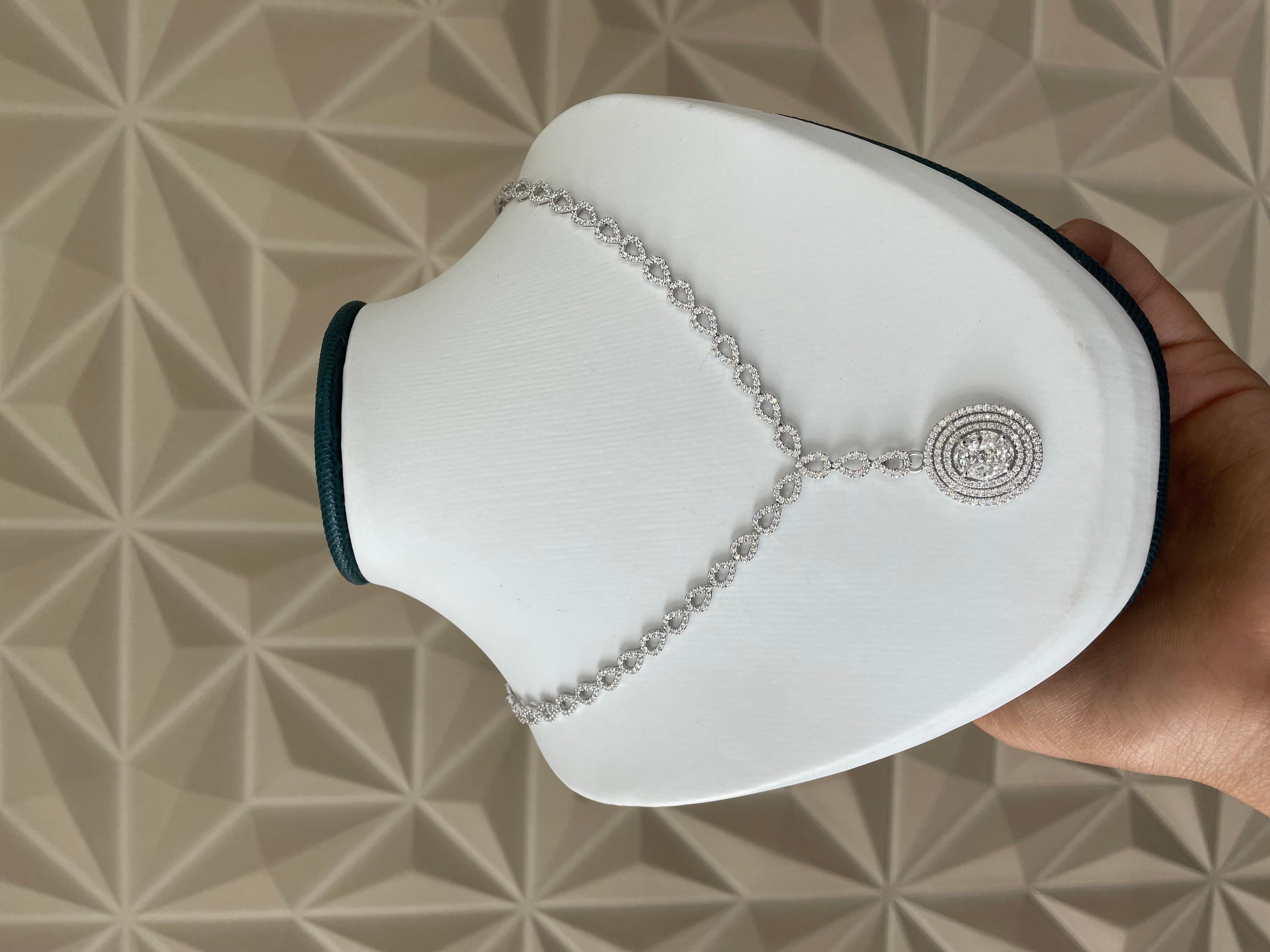 Collana con diamanti radianti ovali a raggiera in oro bianco 18 carati in vendita 10