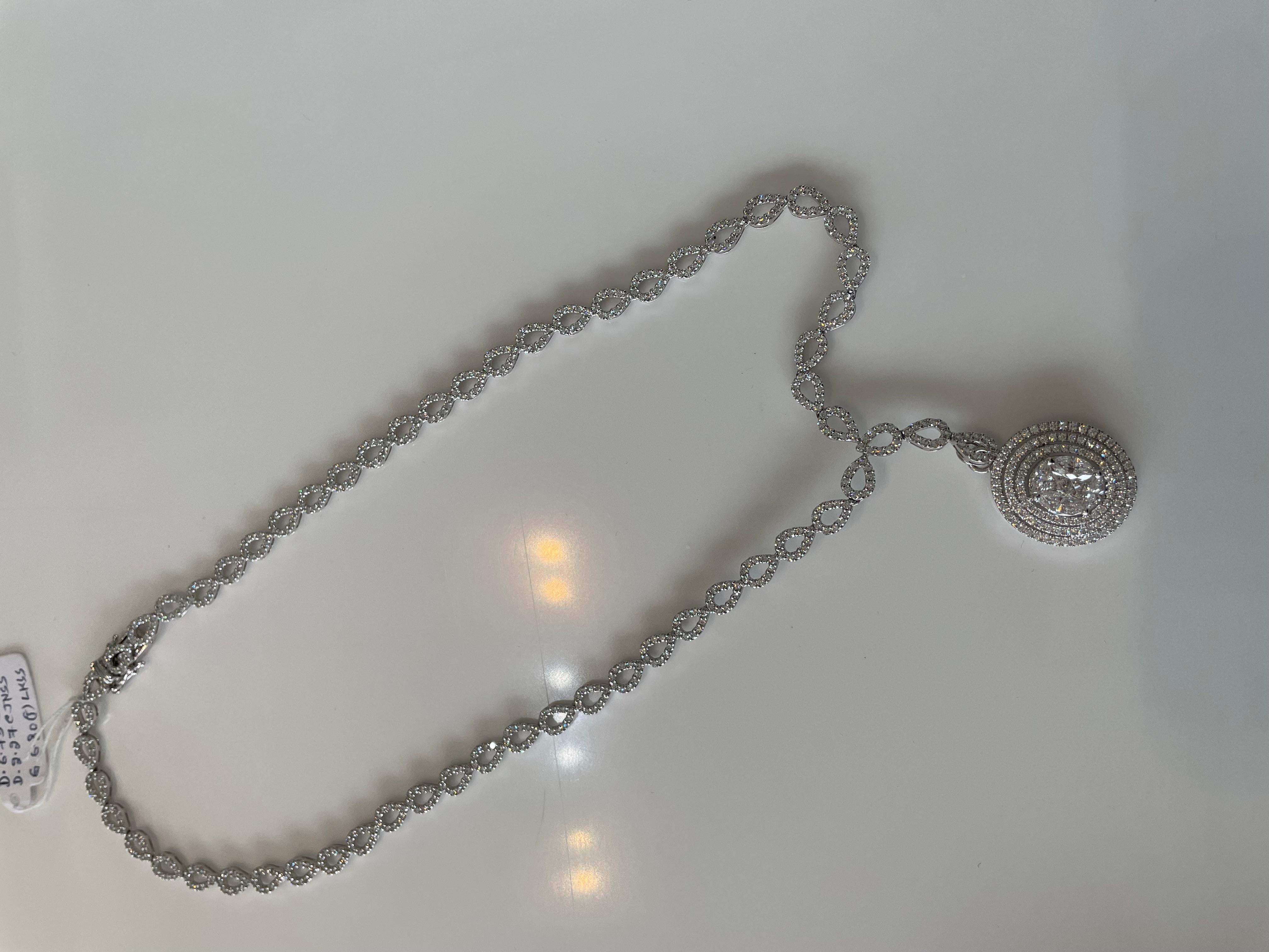 Taglio ovale Collana con diamanti radianti ovali a raggiera in oro bianco 18 carati in vendita