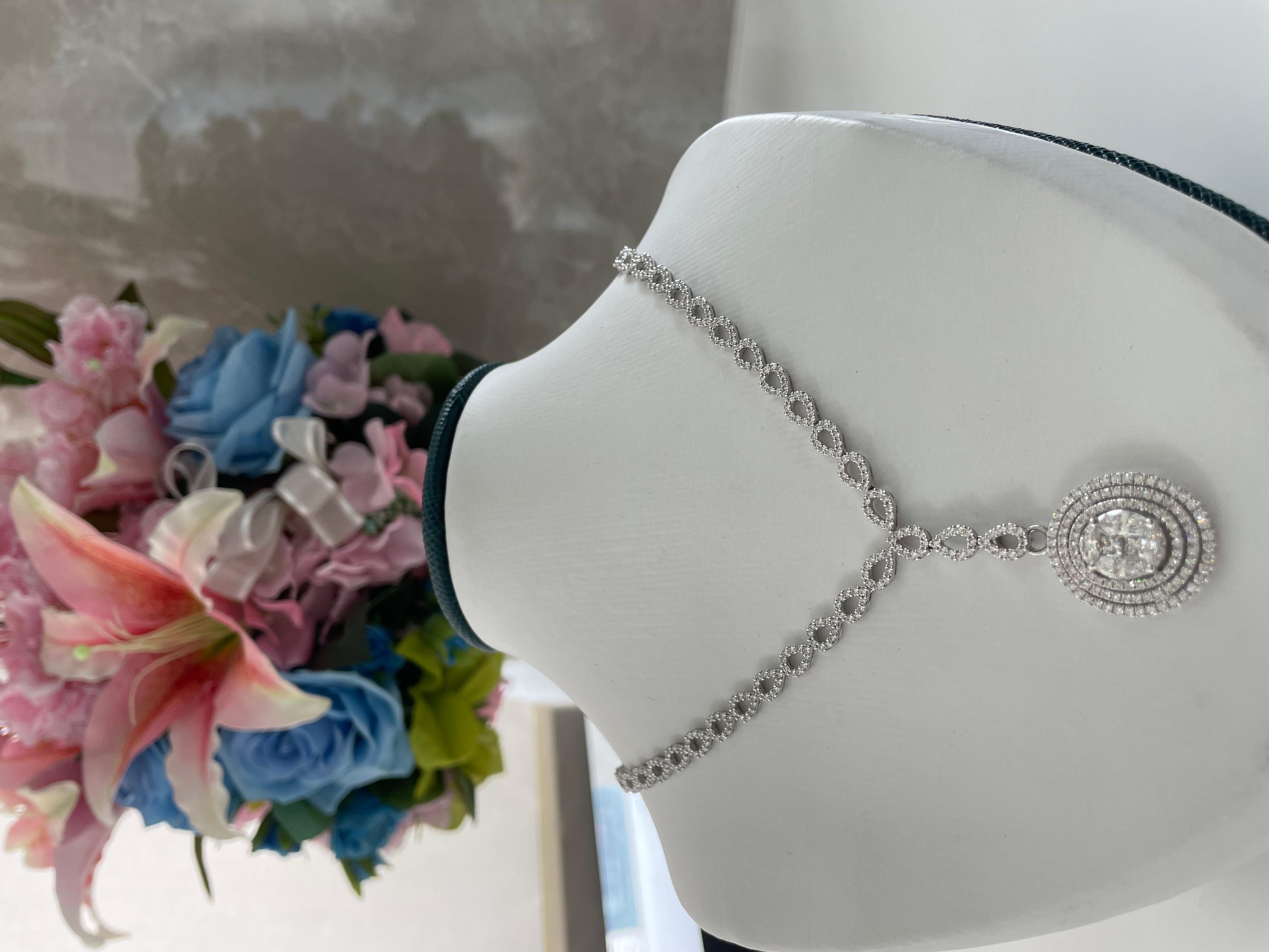 Collana con diamanti radianti ovali a raggiera in oro bianco 18 carati in vendita 2