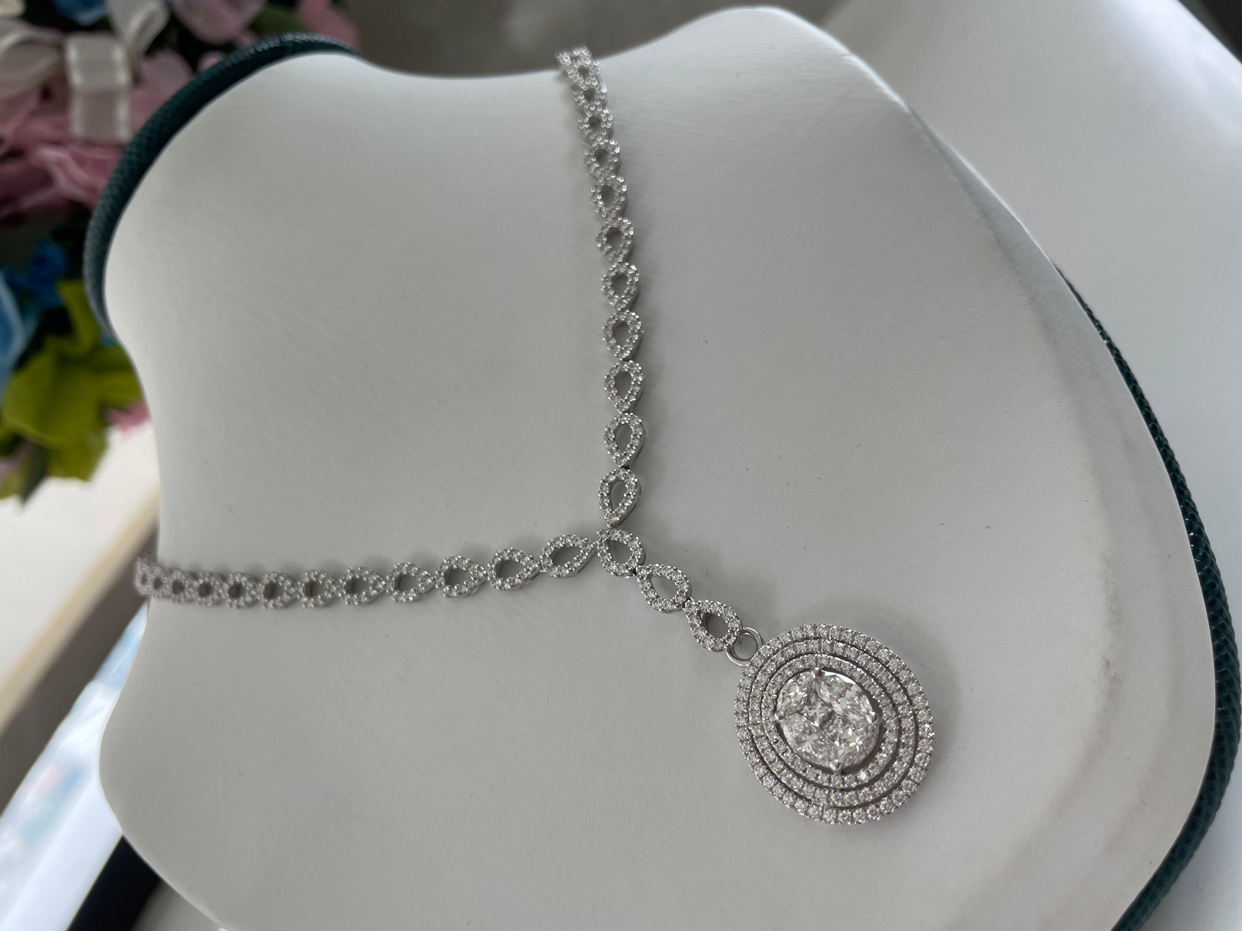 Collana con diamanti radianti ovali a raggiera in oro bianco 18 carati in vendita 3