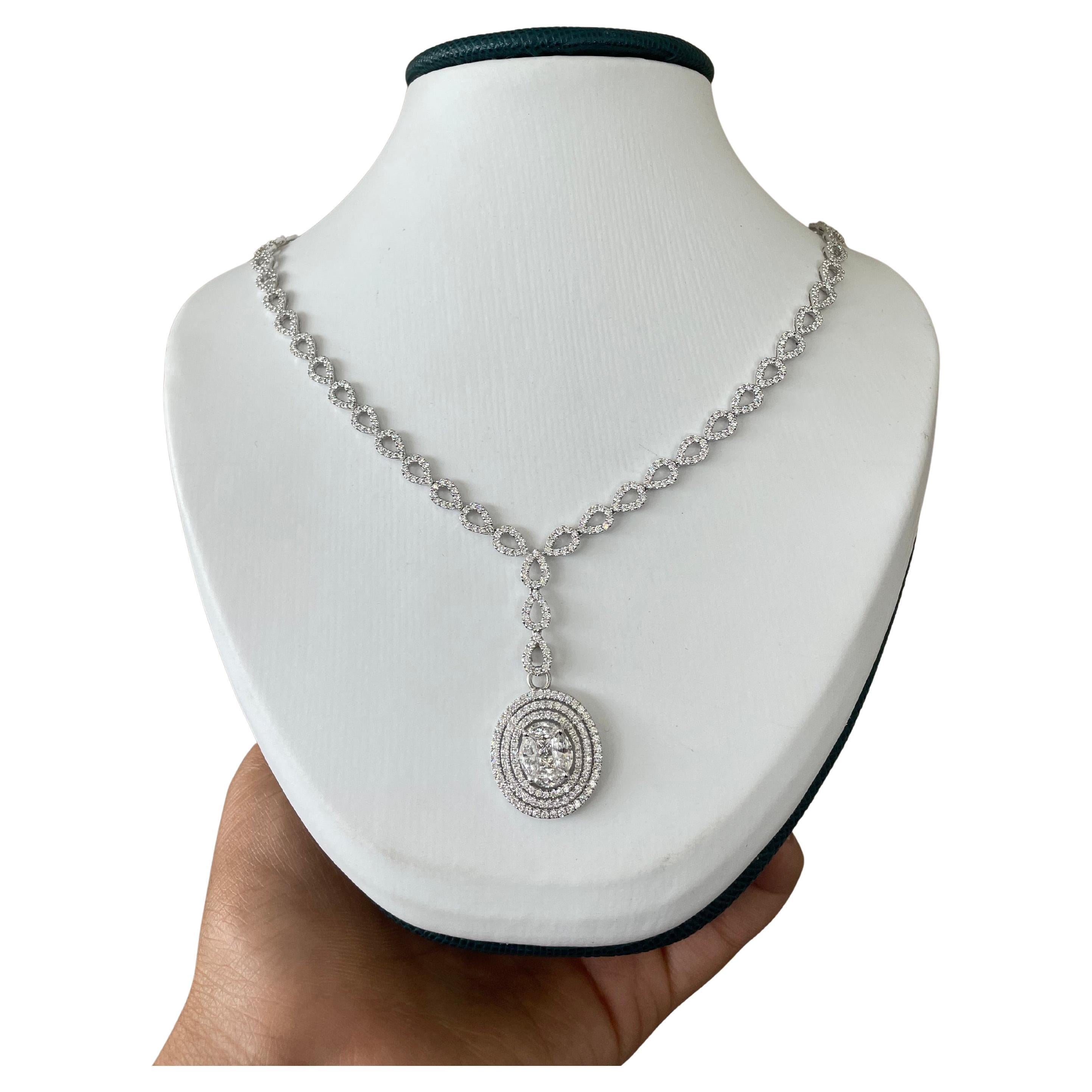 Collana con diamanti radianti ovali a raggiera in oro bianco 18 carati