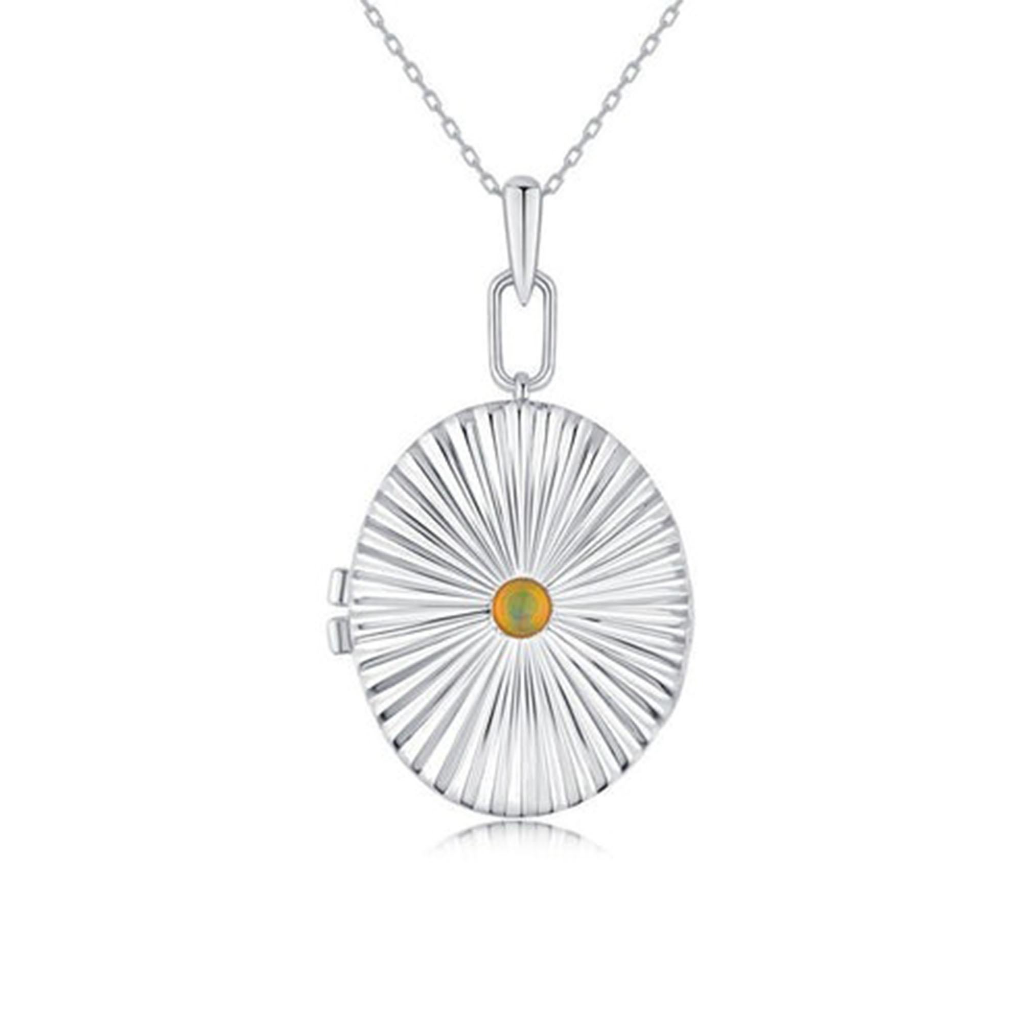 Taglio radiant Collana con ciondolo radiante ovale in oro giallo 14 carati (o 18 carati) con opale verde in vendita