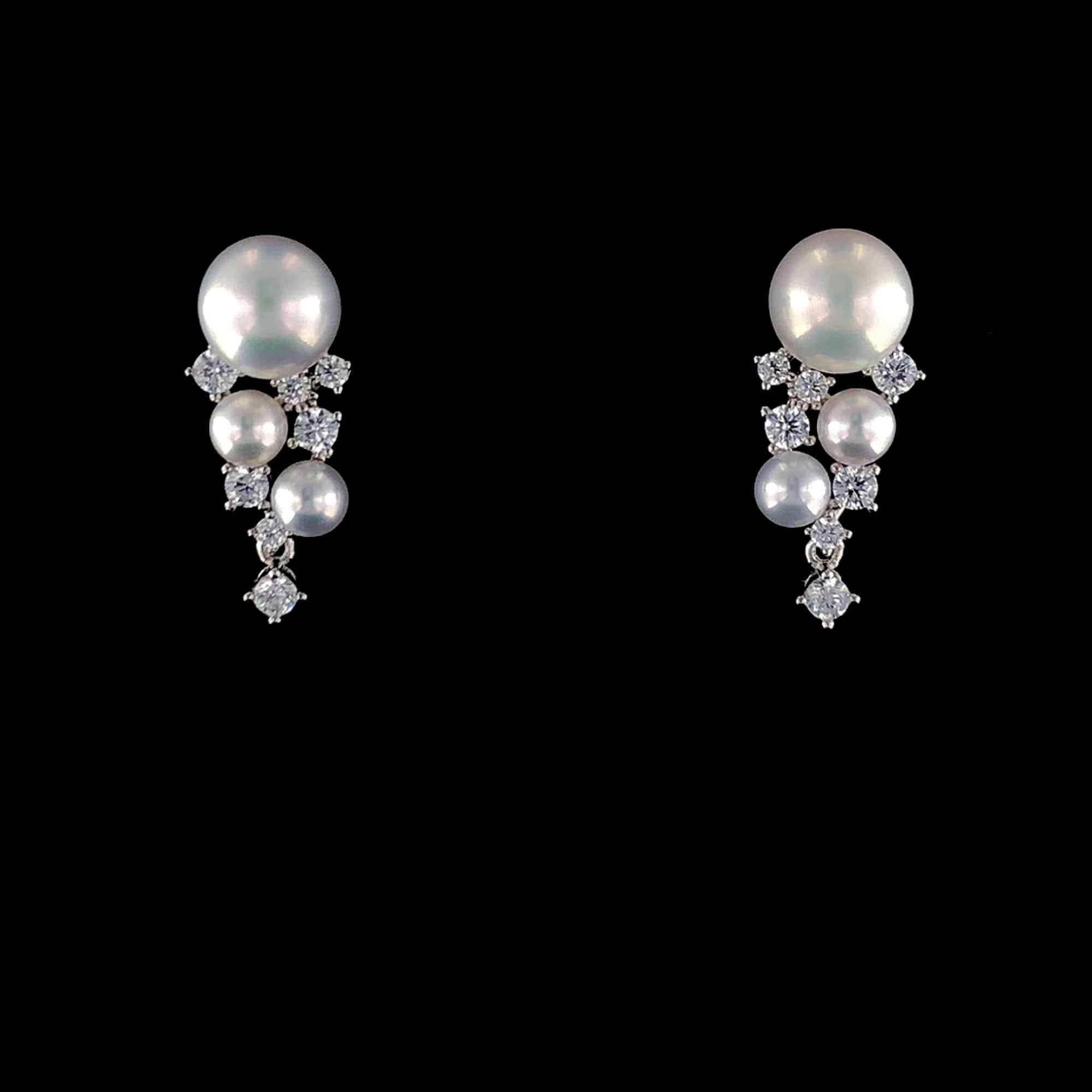 Orecchini con perle radianti in argento sterling In condizioni Nuovo in vendita a Vadgam, GJ