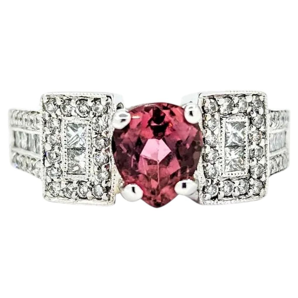Bague en or blanc 18 carats avec saphir rose rayonnant et diamant