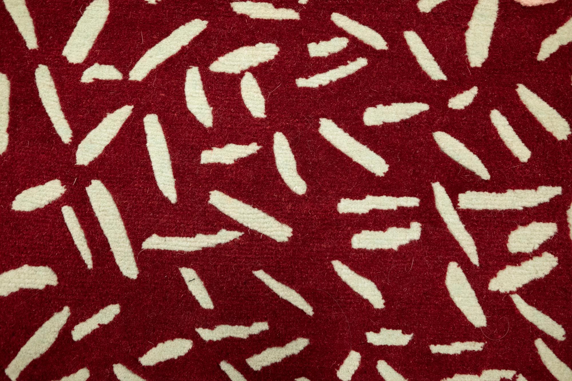 Strahlend roter handgefertigter Nepalteppich mit Blumen (natürliche umweltfreundliche Wolle) (Nepalesisch) im Angebot