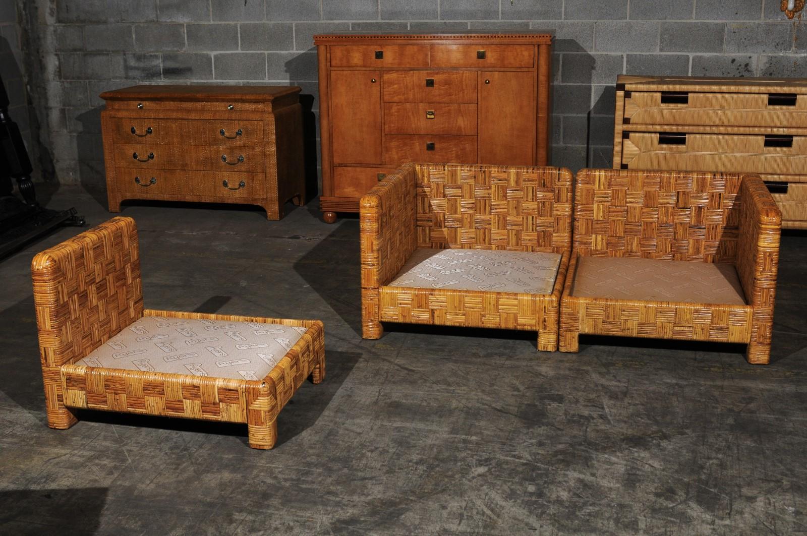 Radiant restauriertes Parsons-Sofa aus Rohrkorbgeflecht im Billy Baldwin-Stil, um 1975 im Angebot 6