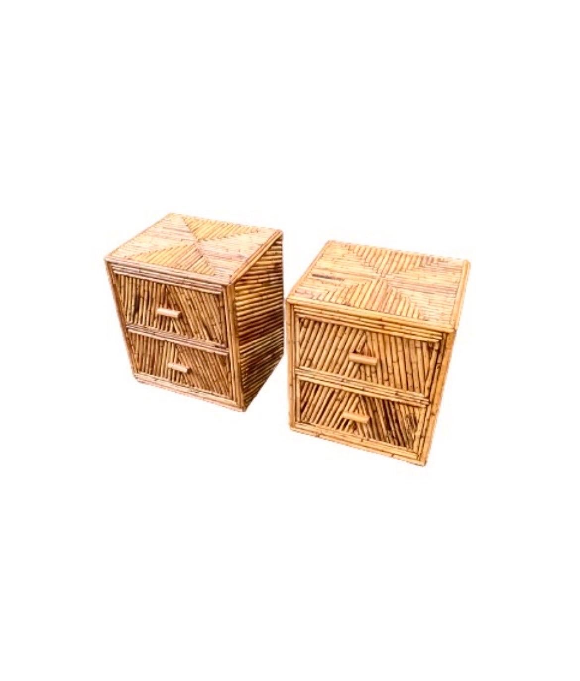 Paire de petites commodes cubiques en bambou et acajou restaurées, circa 1970 en vente 13
