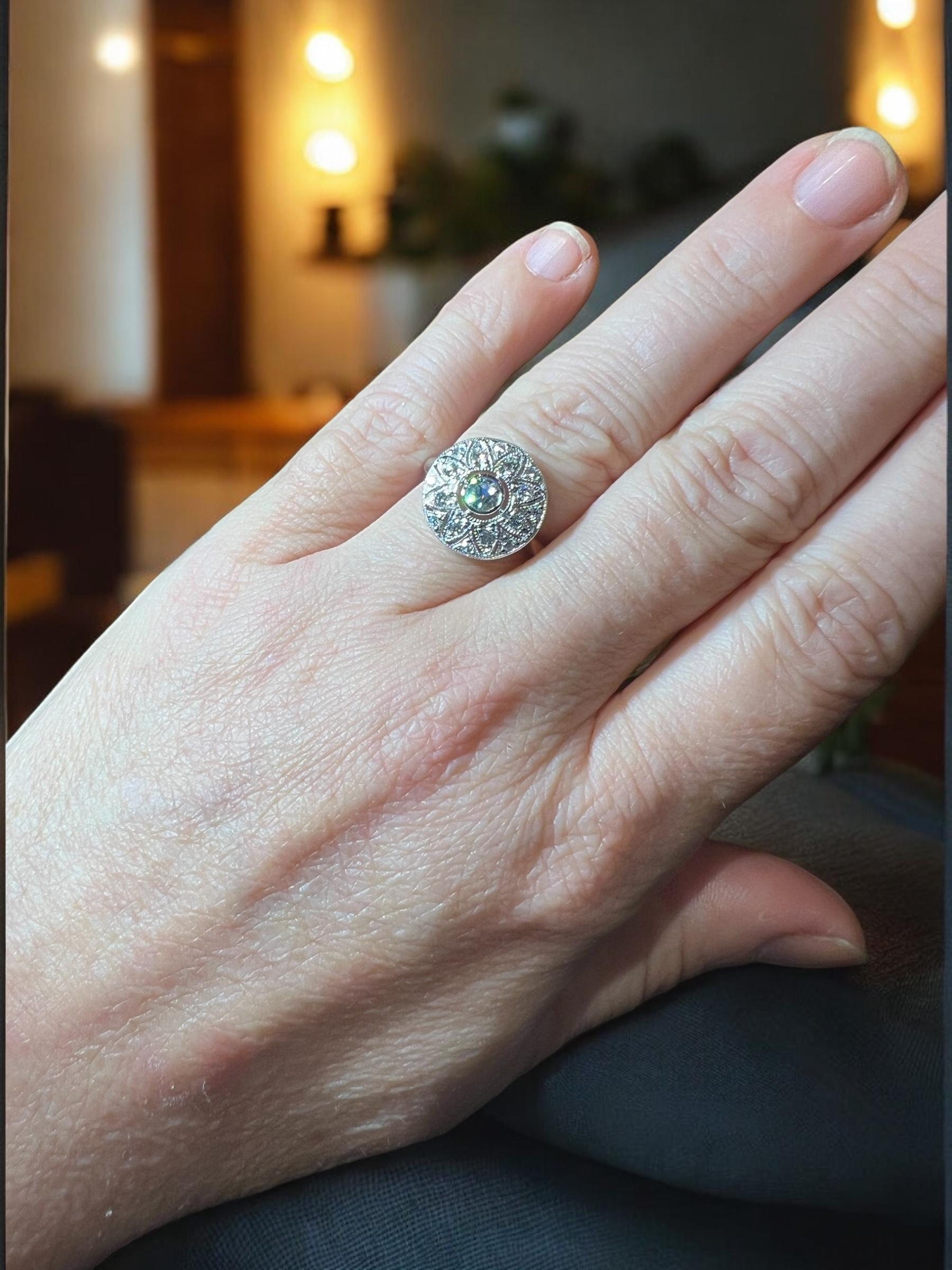 Anillo Motivo Rosáceo Radiante - Pavé de Diamantes 0,58ct, Engaste Milgrano, 18K  Oro en venta 2