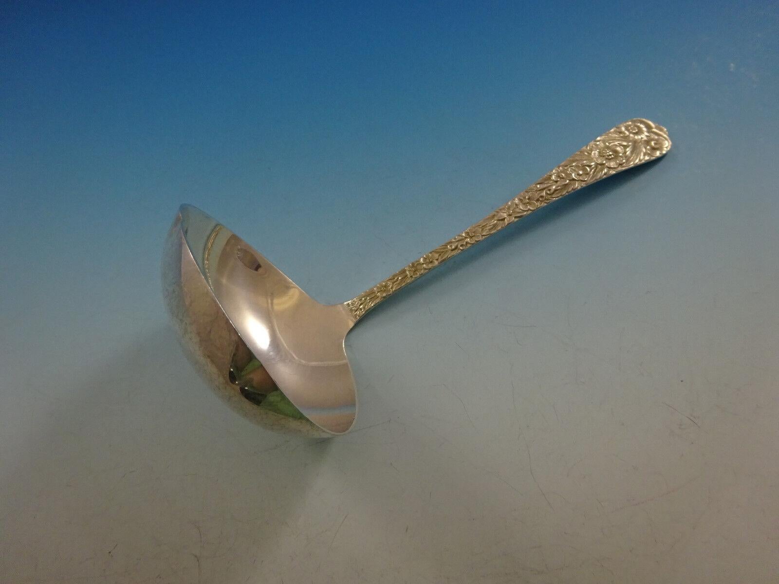 Juego de Cubiertos de Plata de Ley Rosa Radiante by International Sterling repousse - 52 piezas. Este juego incluye:

12 cuchillos, 9 1/8
12 Horquillas, 7 1/8
12 Tenedores de Ensalada, 6 1/8