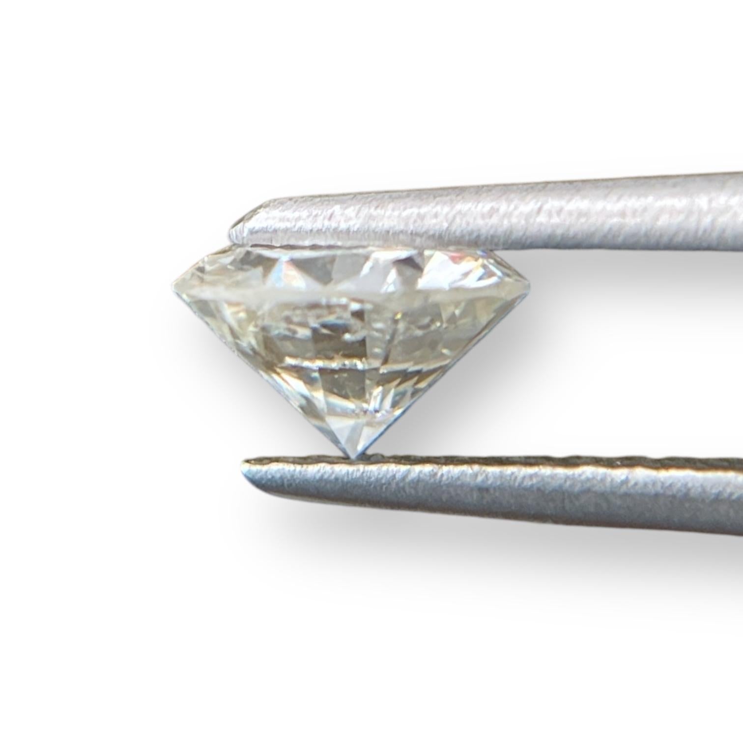 Round Cut Brilliant-Cut Natural Diamond M, SI2 For Sale