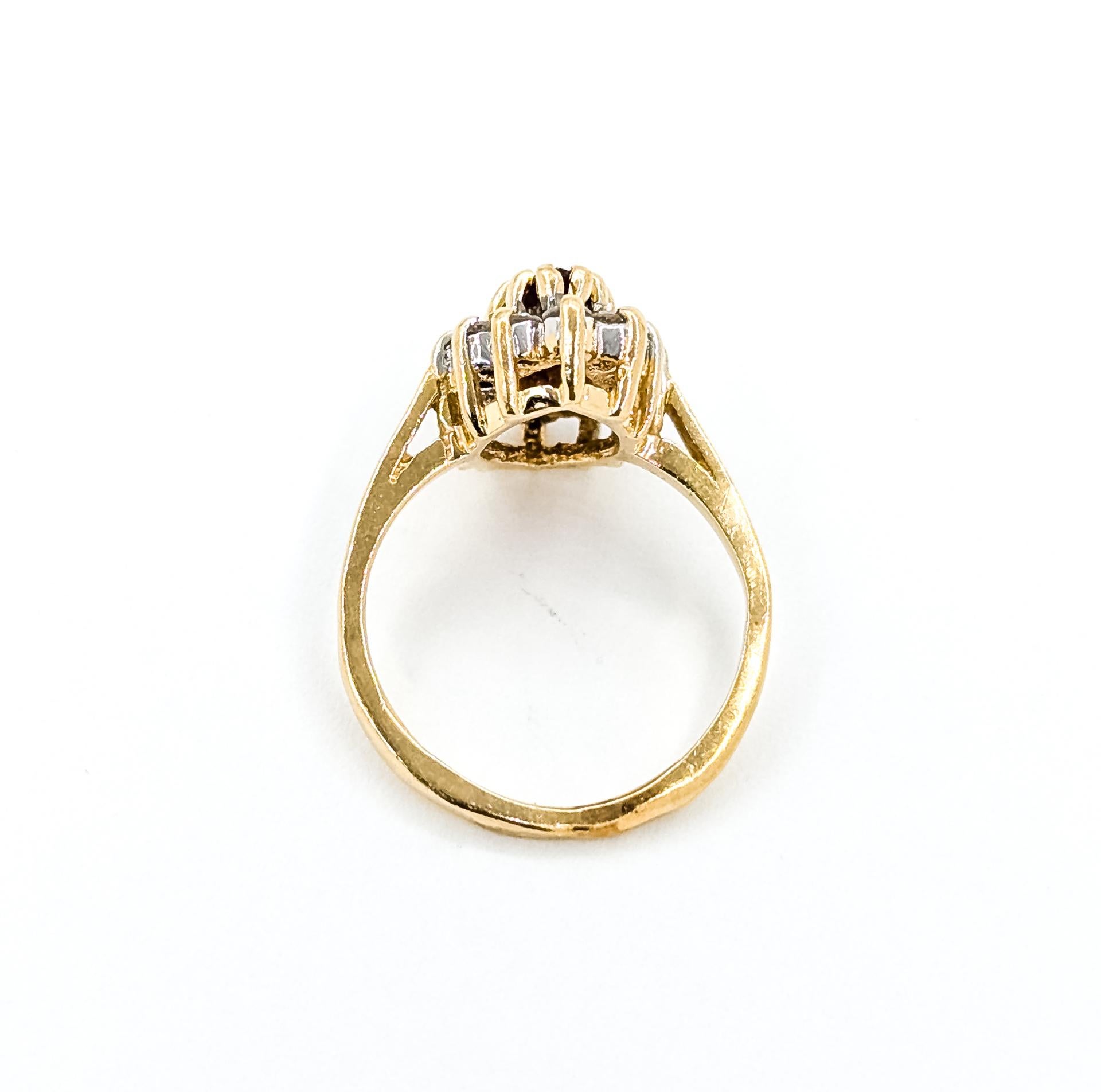 Donna Anello a raggiera con rubino e diamanti in 14 carati in vendita