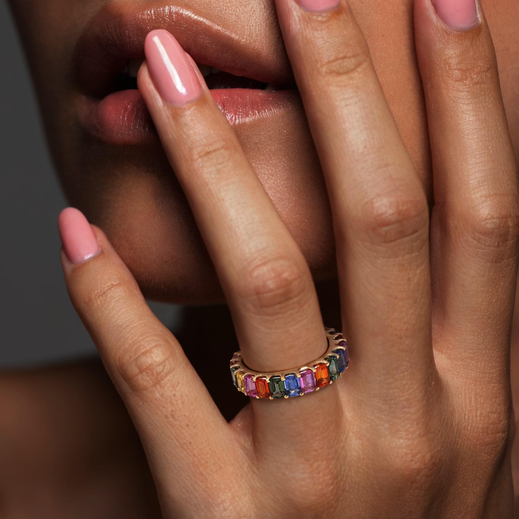 En vente :  Bague d'éternité en or jaune 14K avec diamant et saphir rayonnant 2
