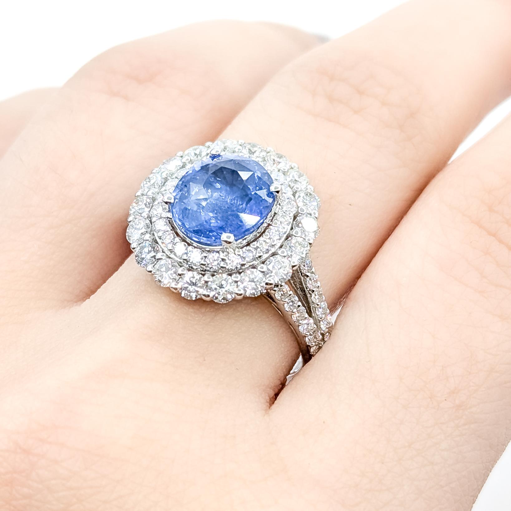 Ring mit strahlendem Saphir und Diamant aus Platin (Ovalschliff) im Angebot