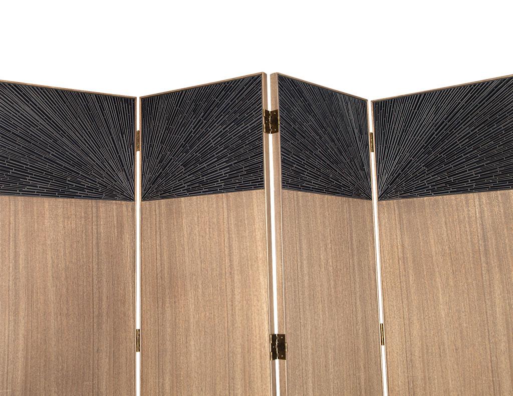 Radiant Screen von Baker Furniture Thomas Fasan. Dieser schöne Raumteiler aus Mahagoniholz von Baker Furniture, hergestellt in den USA, verleiht jedem Raum einen Hauch von Raffinesse. Dieser aus Mahagoniholz gefertigte Raumteiler ist robust und