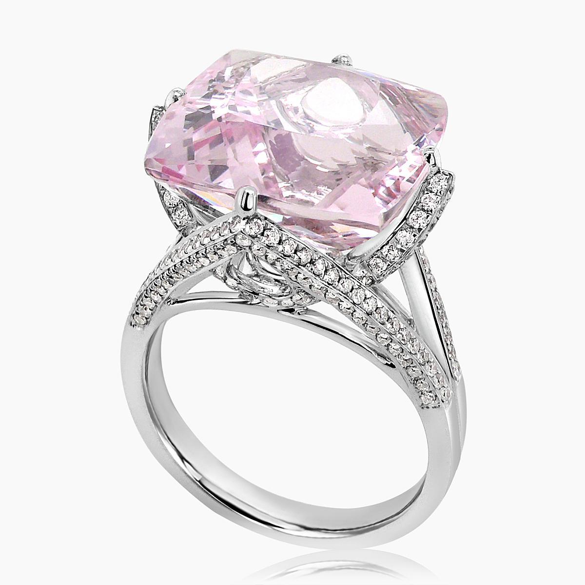 Dimensions: 1.50x2.00x3.10cm
Color: 18K White Gold
Materials:
