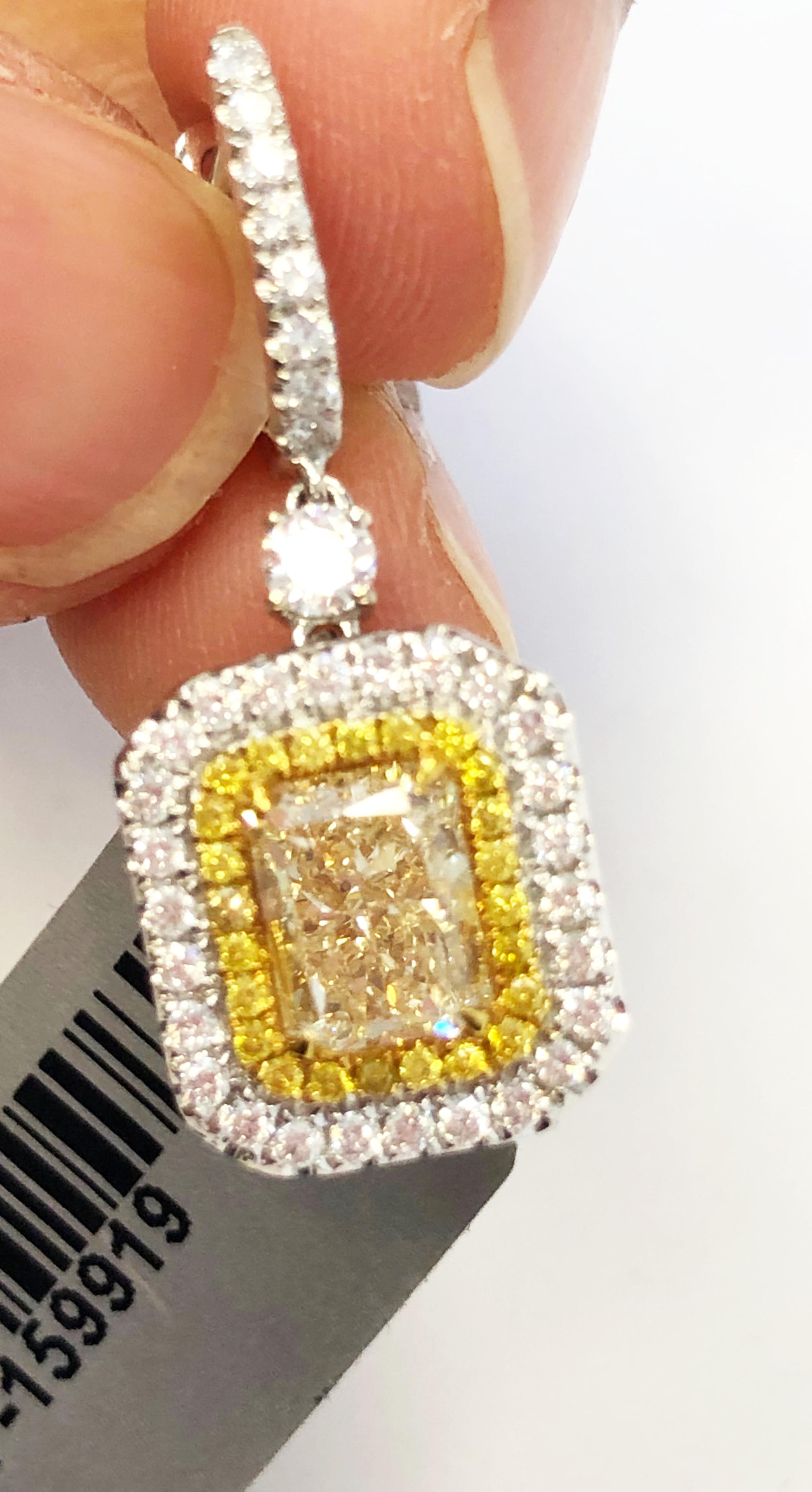 Radiant Yellow Diamond Dangle Earrings in 18 Karat Yellow Gold In New Condition In Los Angeles, CA