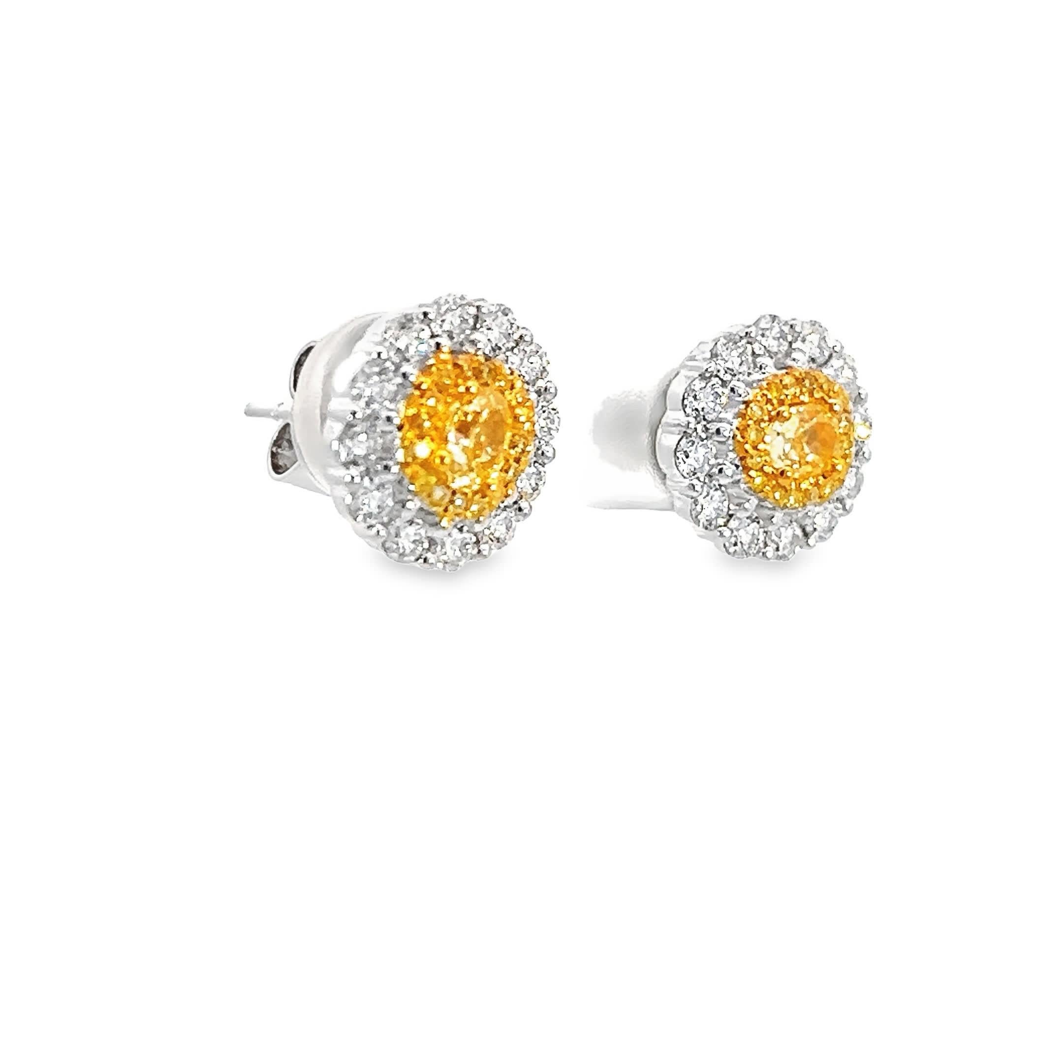 **Orecchini a cerchio con diamanti bianchi e gialli in oro 18 carati** In condizioni Nuovo in vendita a Great Neck Plaza, NY