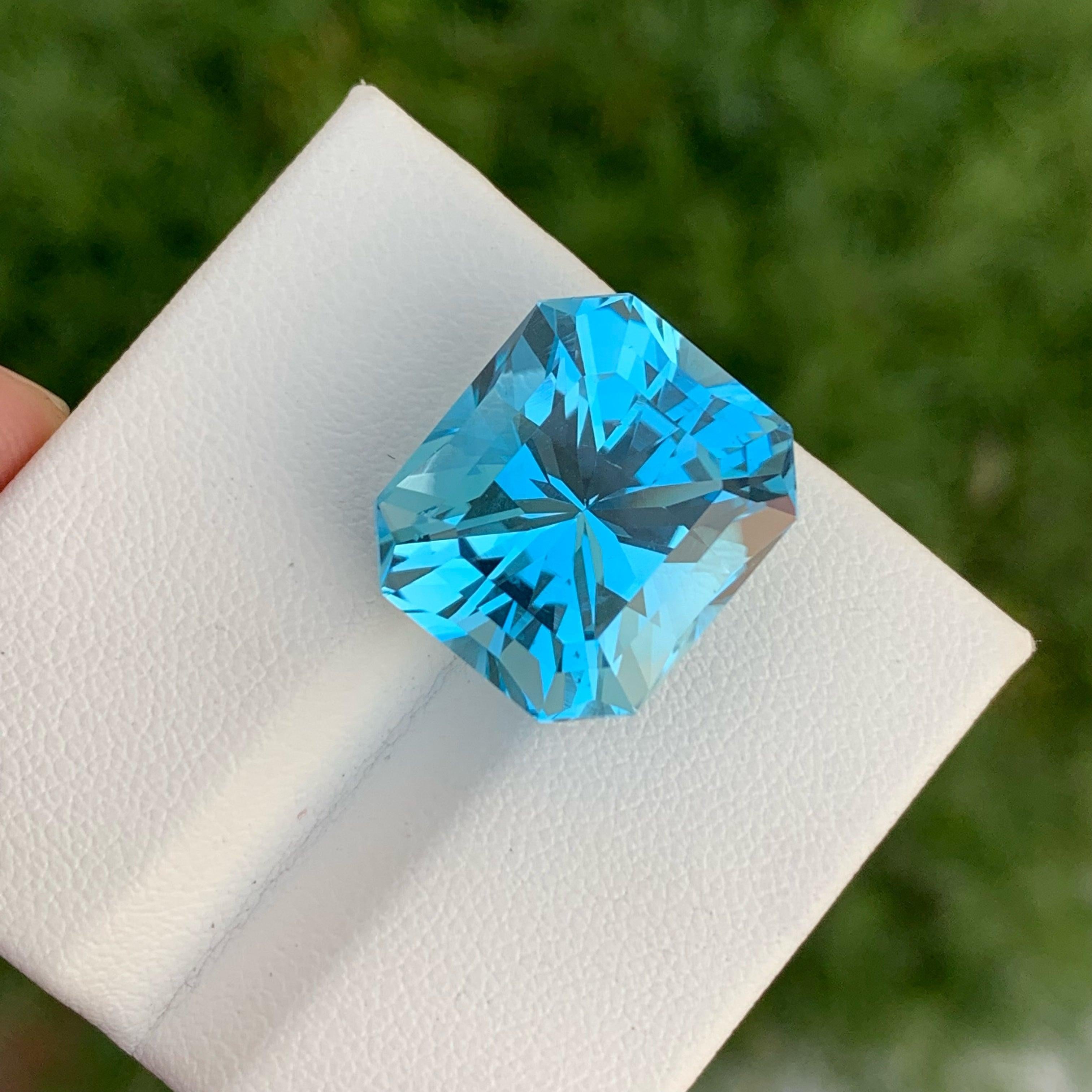 Modern Radiantly Swiss Blue Topaz Gemstone 24.65 Carats Quality Stone Topaz Jewelry For Sale