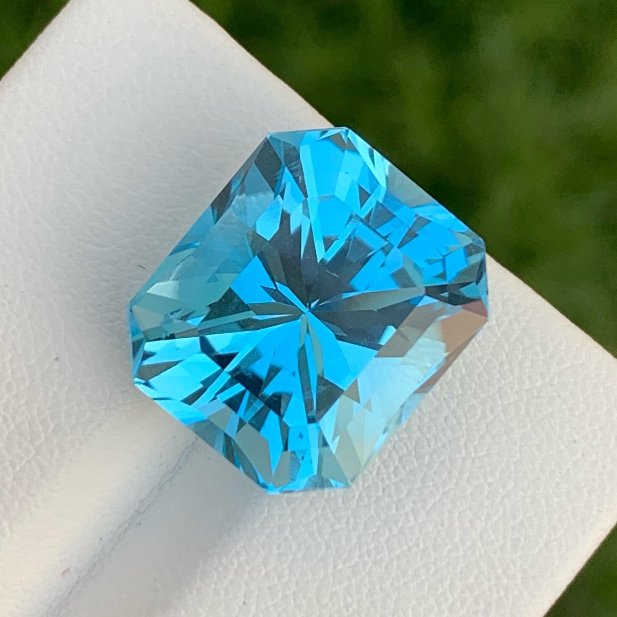 Radiantly Swiss Blue Topaz Gemstone 24.65 Carats Quality Stone Topaz Jewelry In New Condition For Sale In Bangkok, TH