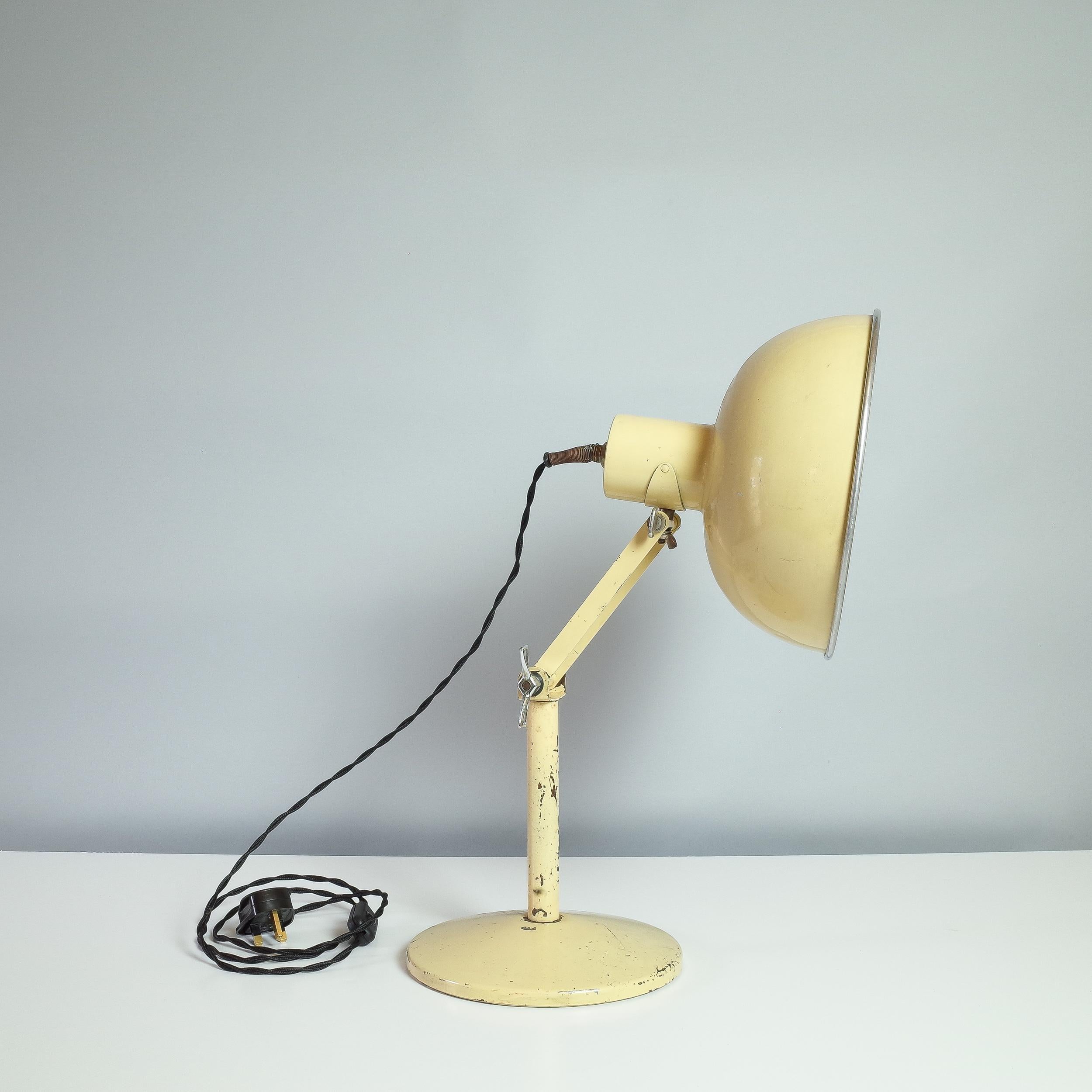 A 1930s industrial Radiaray lamp, made in England by Hinders Ltd, London. It is made of cream enamel with an adjustable wing nut fitting. Fully functioning, PAT tested.