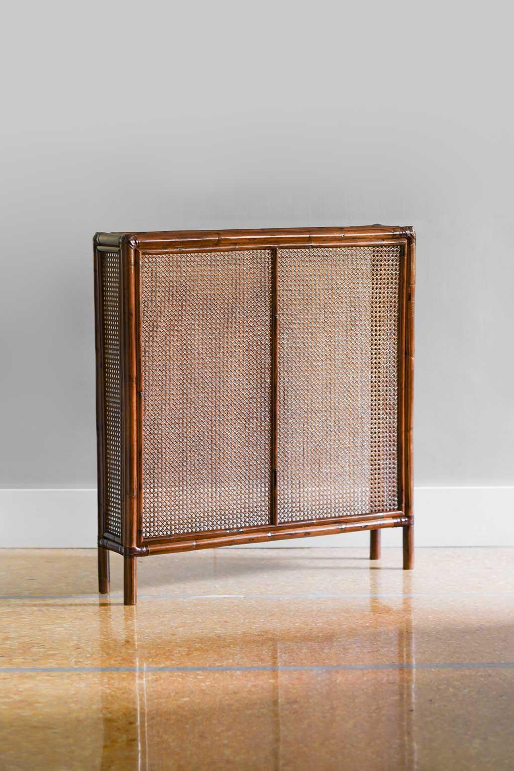 Radiator cover in bamboo and Vienna straw with leather bindings. Molto Editions
Italian artisanal production
Dimensions: 92L x 100H x 20D cm
Other size available please contact us if you need more info