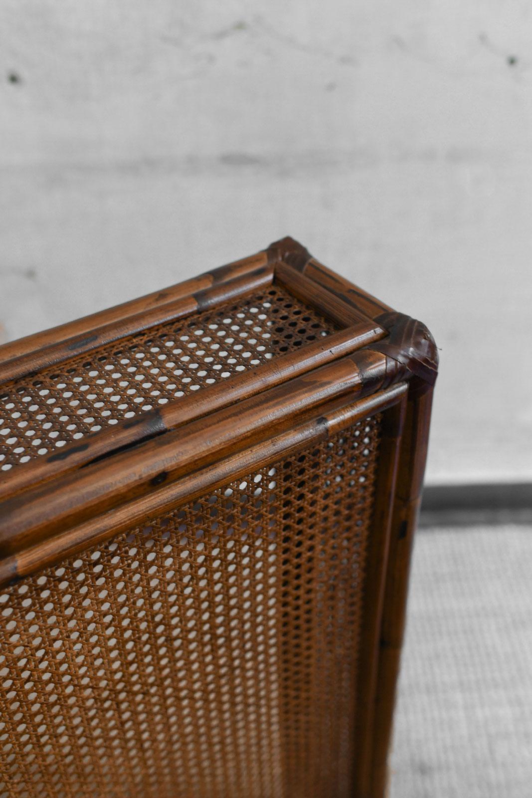 Cache-radiateur en bambou et paille de Vienne avec reliure en cuir. Molto Editions Neuf - En vente à Roma, RM