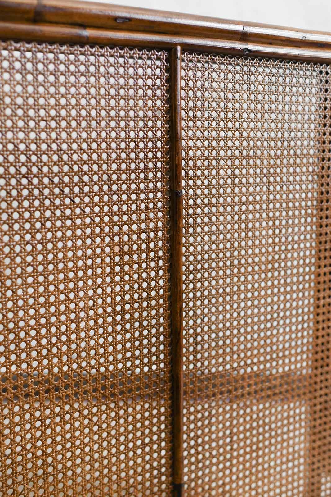 Cuir Cache-radiateur en bambou et paille de Vienne avec reliure en cuir. Molto Editions en vente