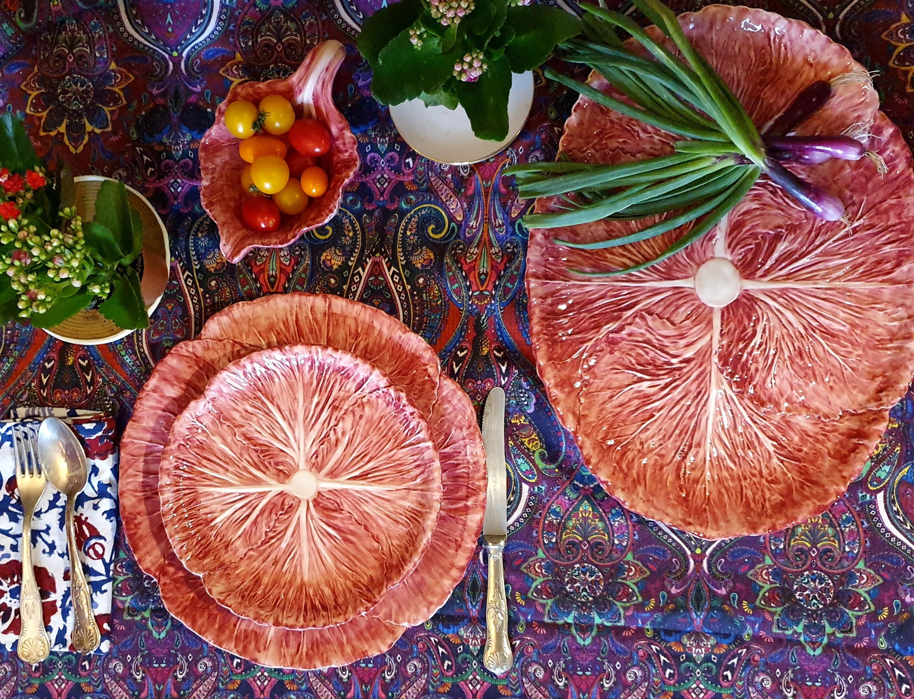 Radicchio Hand Painted Ceramic Aperitivo Leaf Plate In New Condition For Sale In ROCCAVIVARA CB, IT