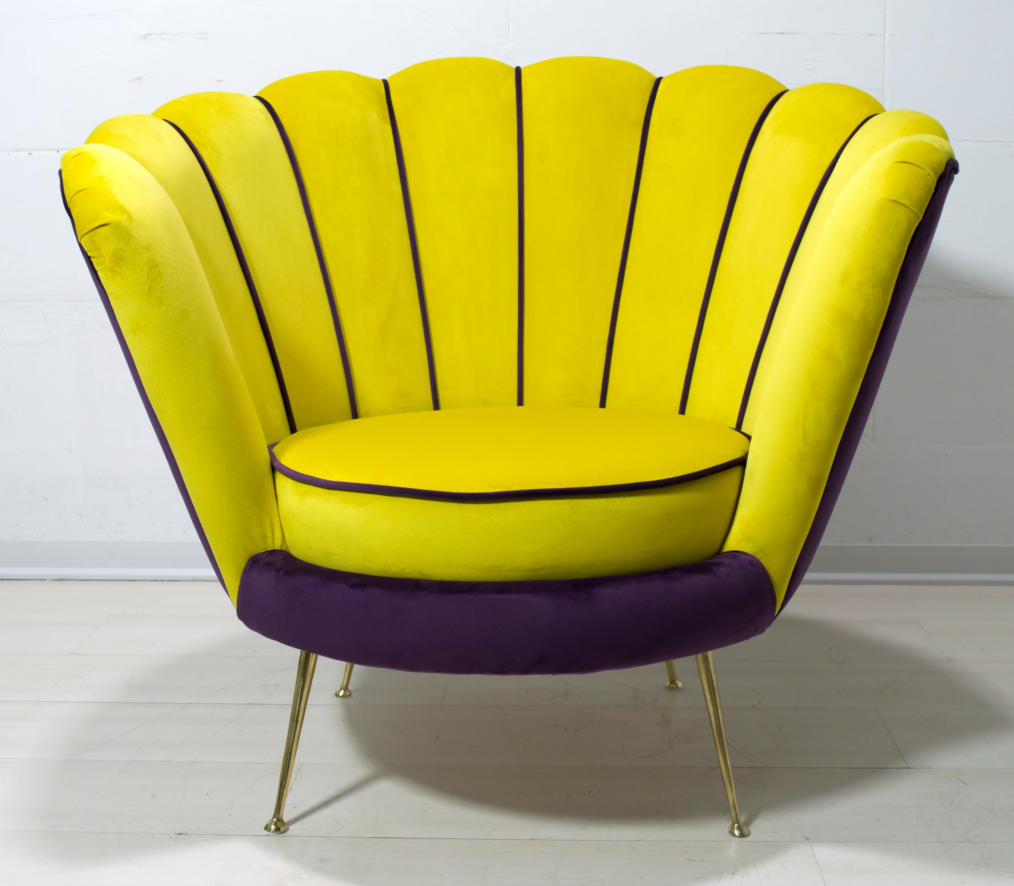 Radice & Minotti Sessel, komplett überarbeitet und restauriert
In der neuen italienischen Samtpolsterung, mit massiven Beinen aus handgearbeitetem Messing.
Der Sessel 