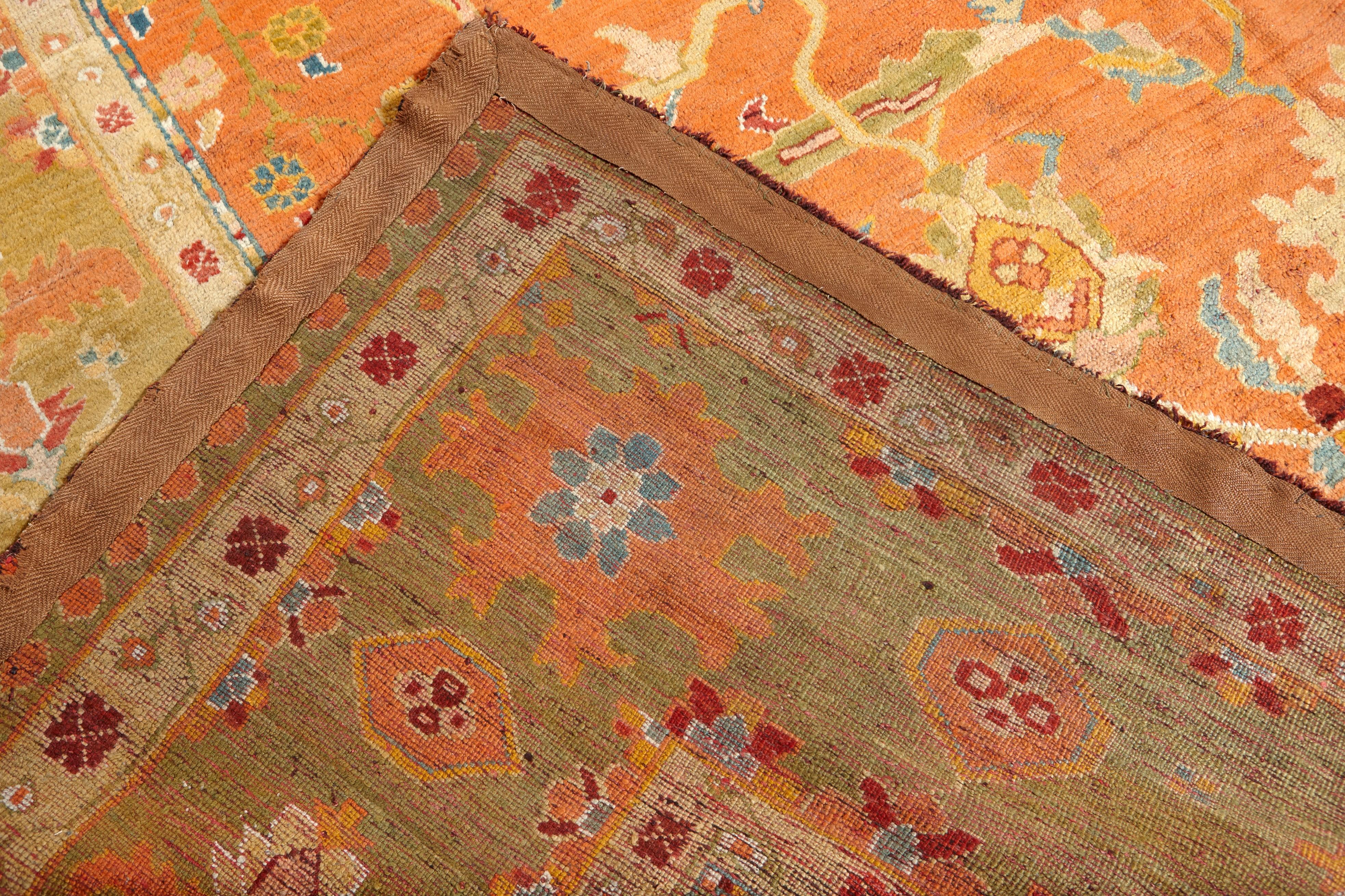 Laine Radient Tapis Oushak du 19ème siècle en vente